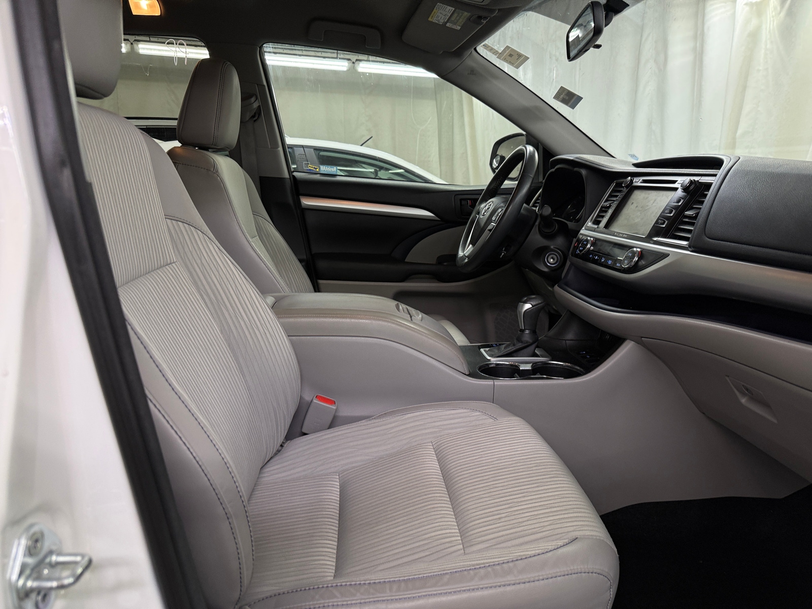 Thumbnail: 2016 Toyota Highlander - 2