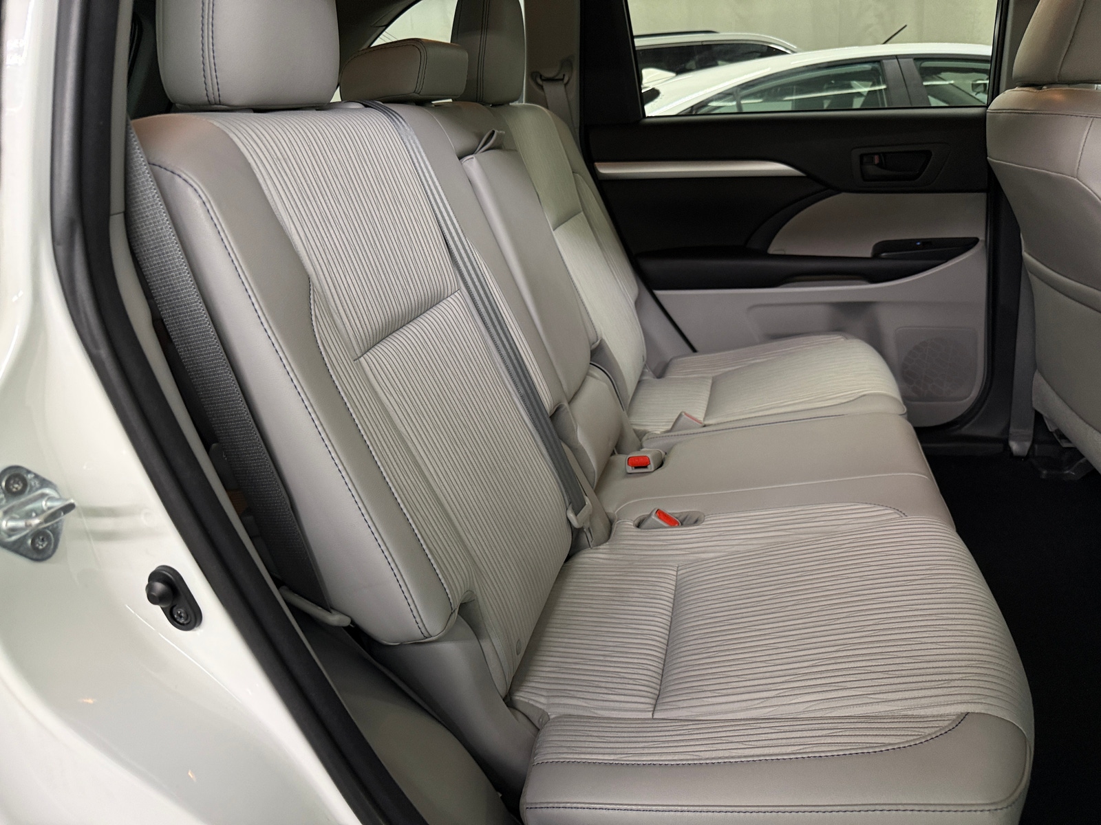 Thumbnail: 2016 Toyota Highlander - 6