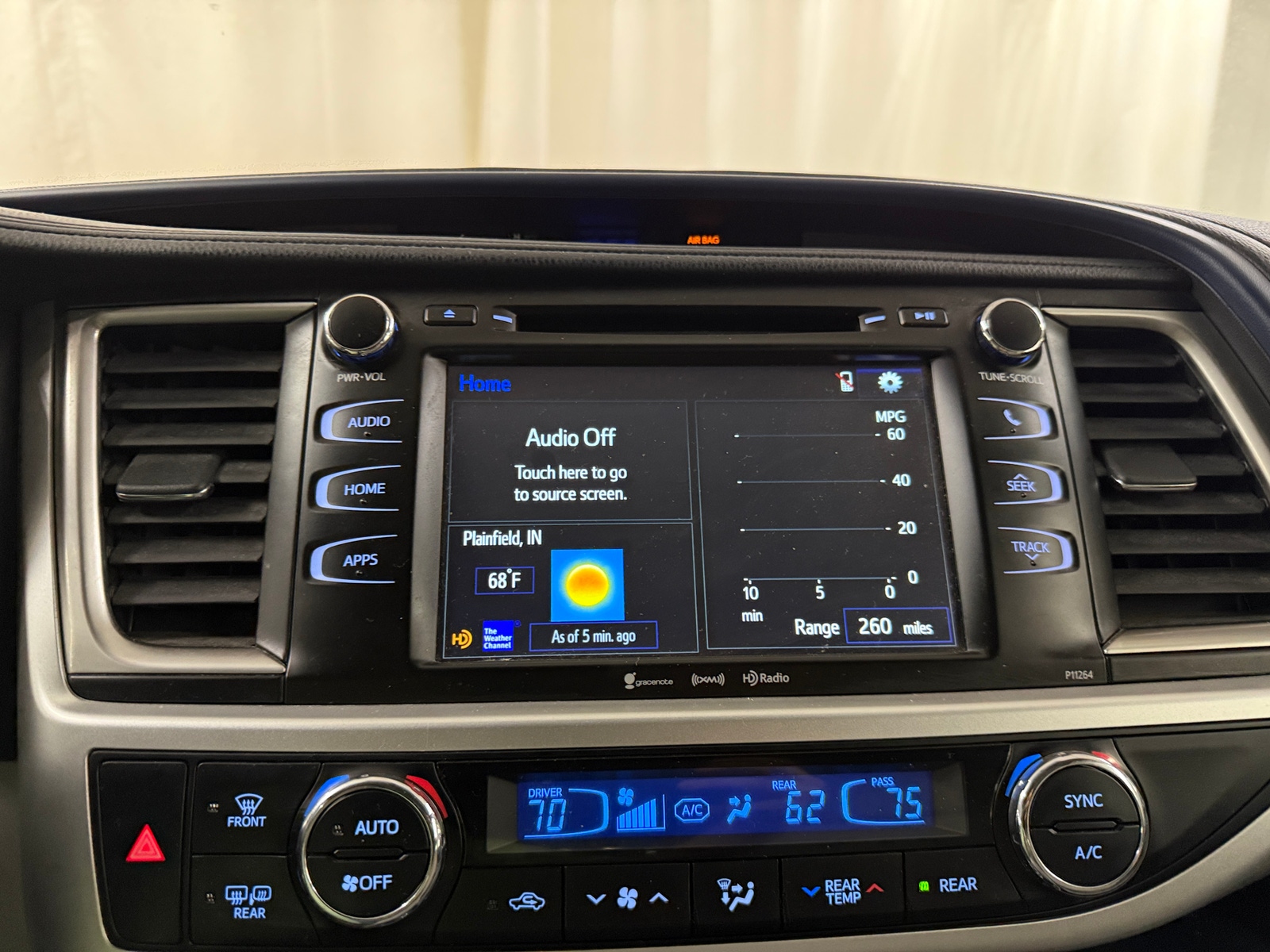 Thumbnail: 2016 Toyota Highlander - 4
