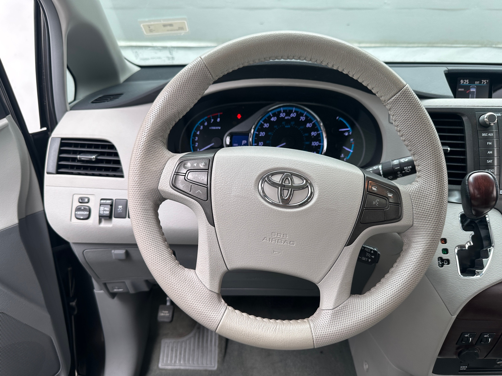 Thumbnail: 2012 Toyota Sienna - 4