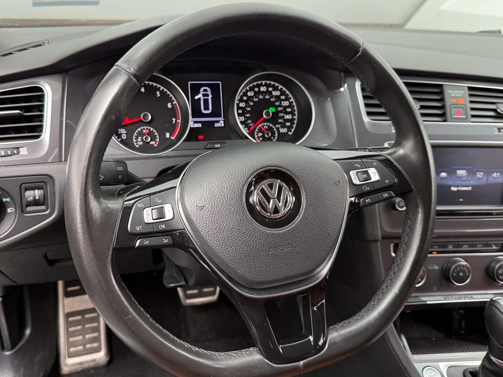 Thumbnail: 2017 Volkswagen Golf - 4
