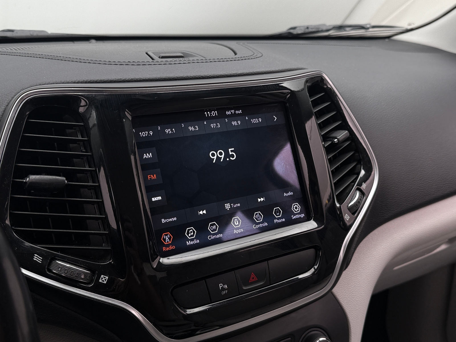 Thumbnail: 2020 Jeep Cherokee - 3