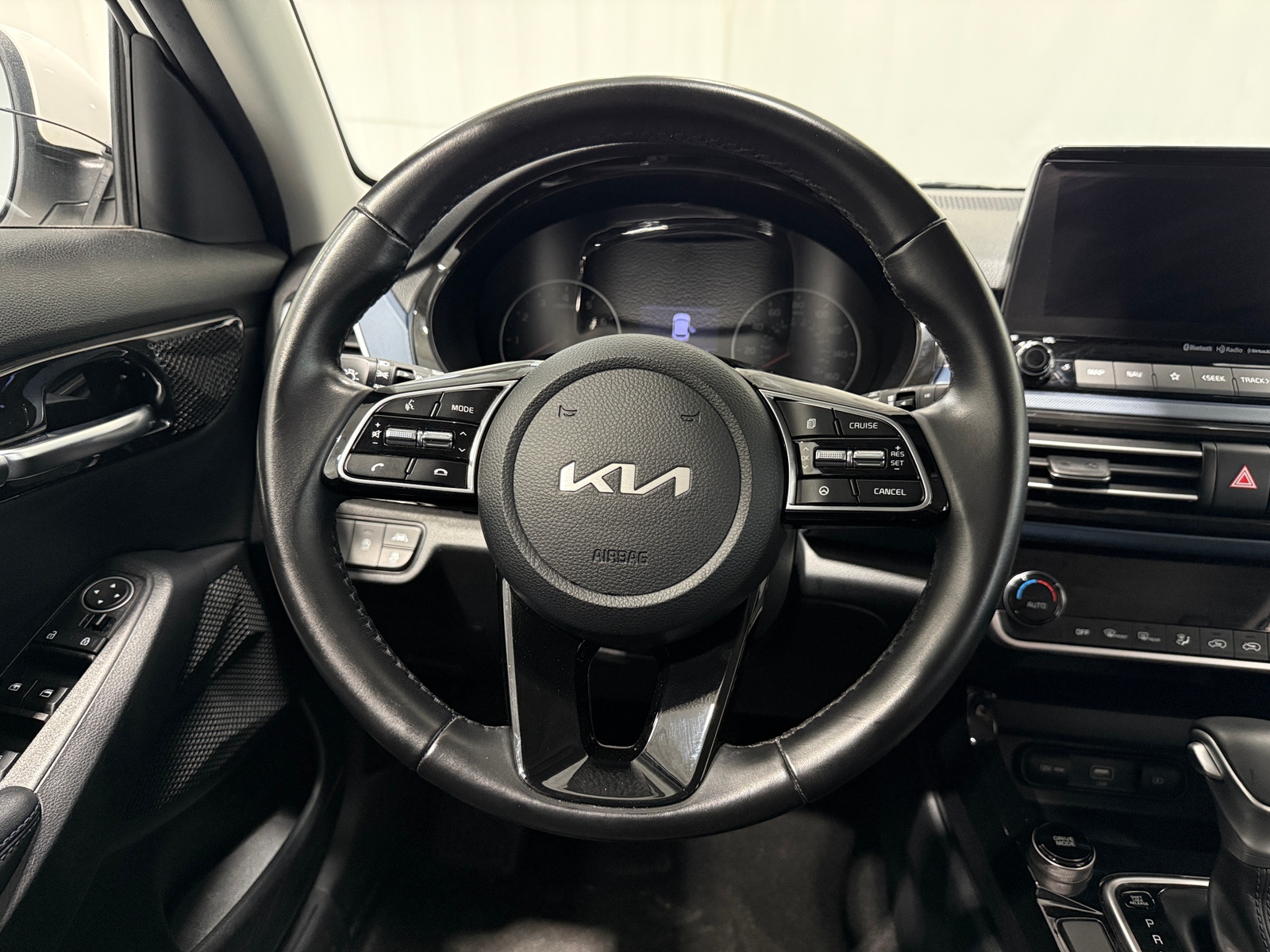 Thumbnail: 2023 Kia Seltos - 4