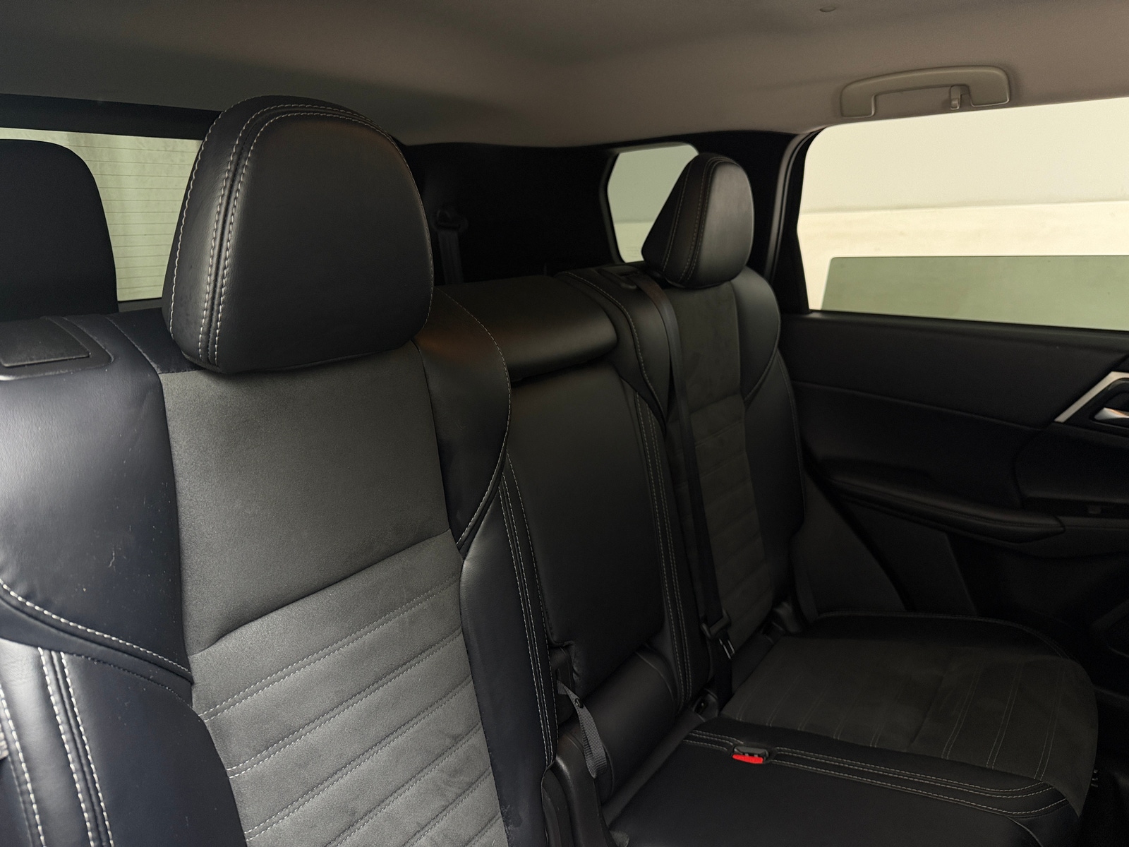 Thumbnail: 2024 Mitsubishi Outlander - 5