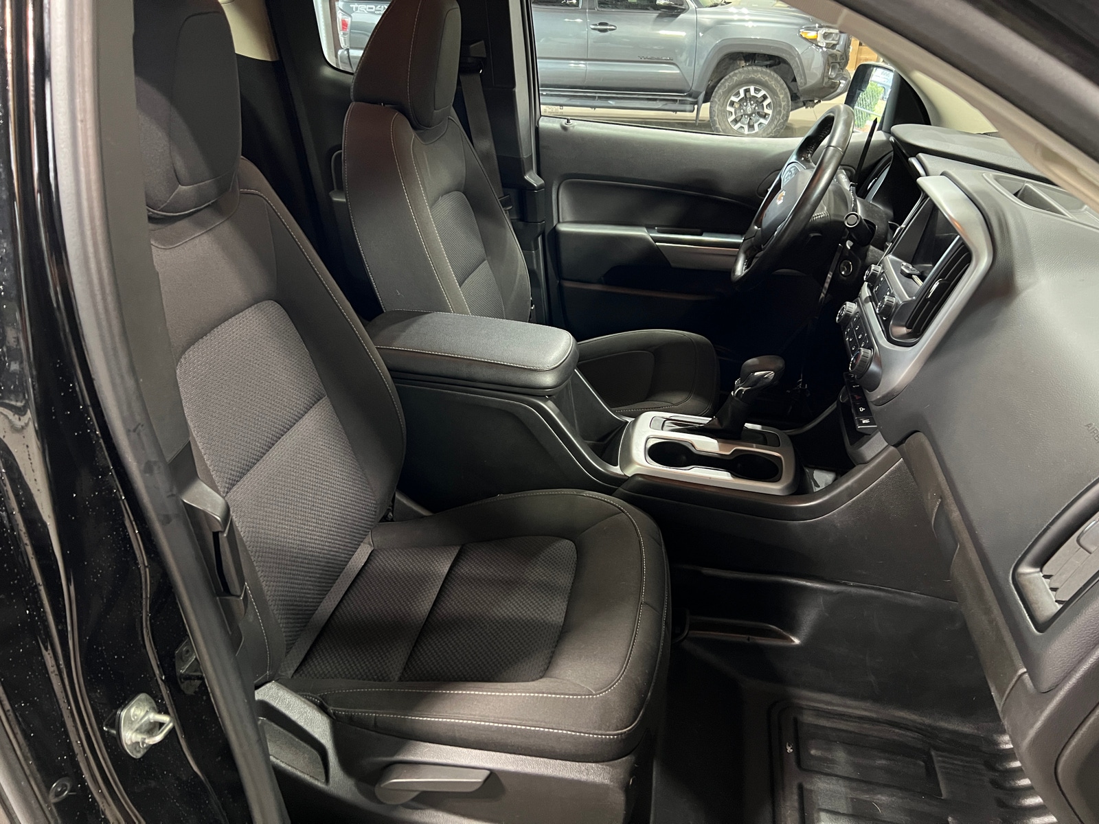 Thumbnail: 2022 Chevrolet Colorado - 2