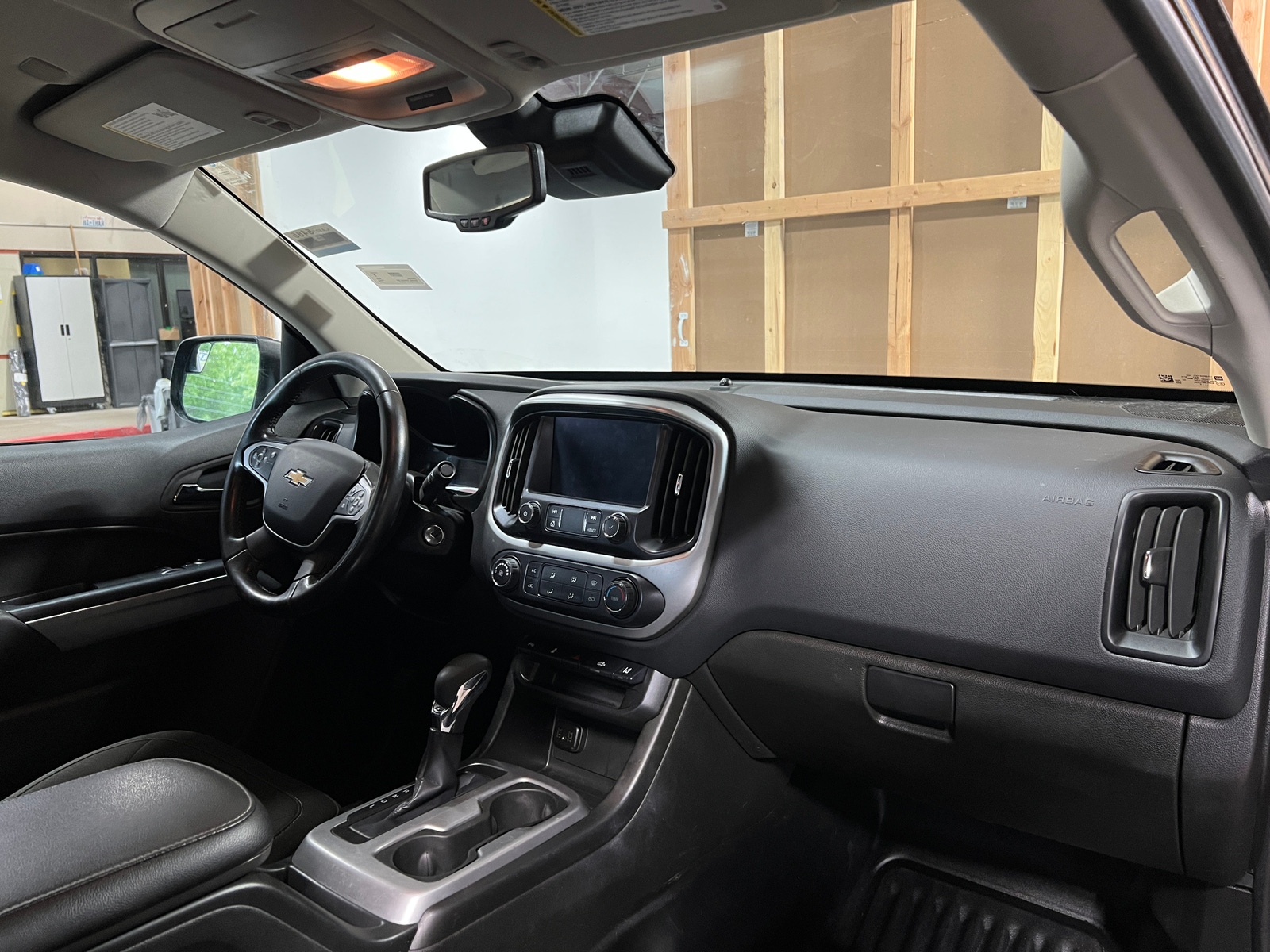 Thumbnail: 2022 Chevrolet Colorado - 3