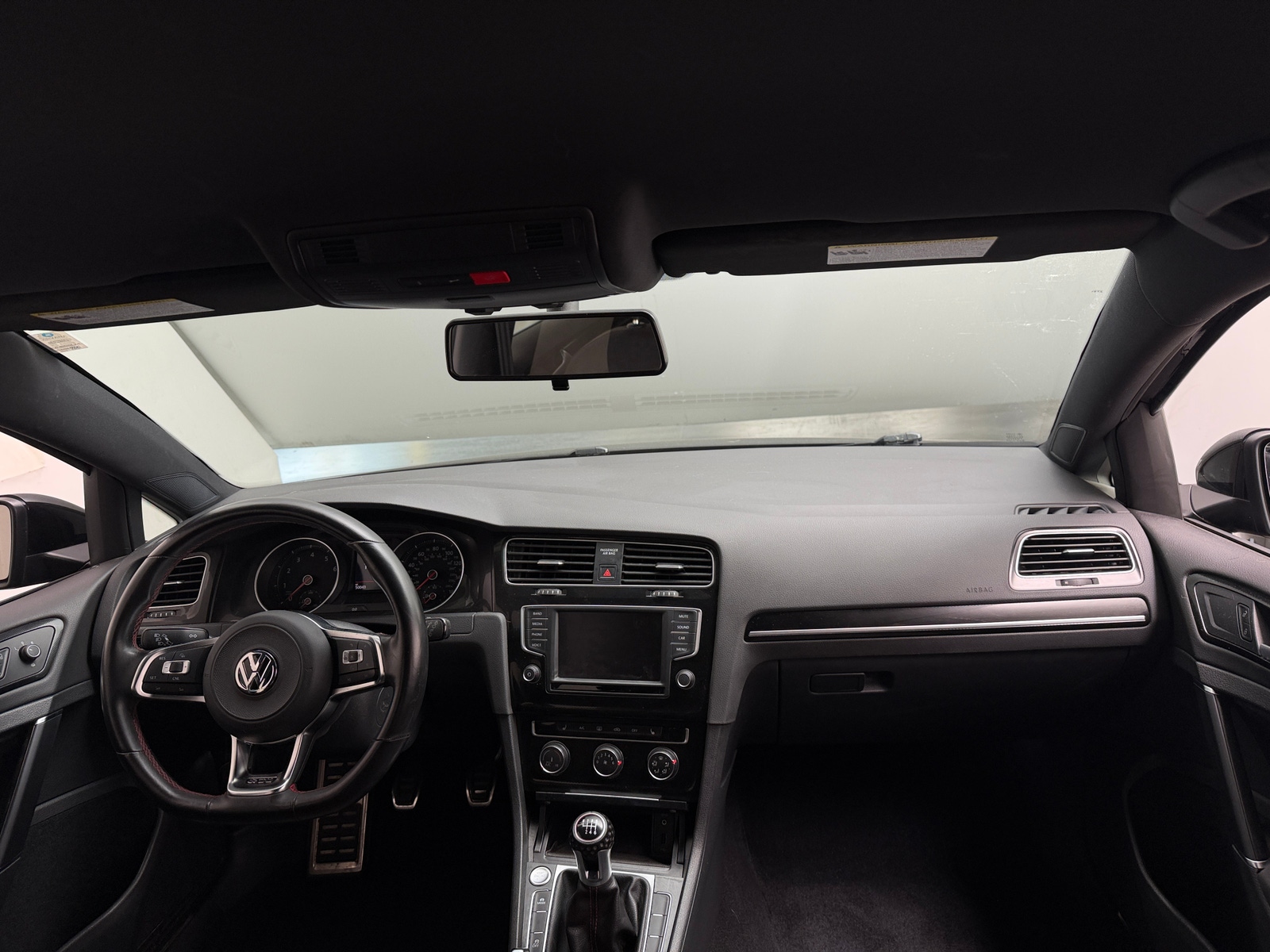 Thumbnail: 2017 Volkswagen Golf - 3