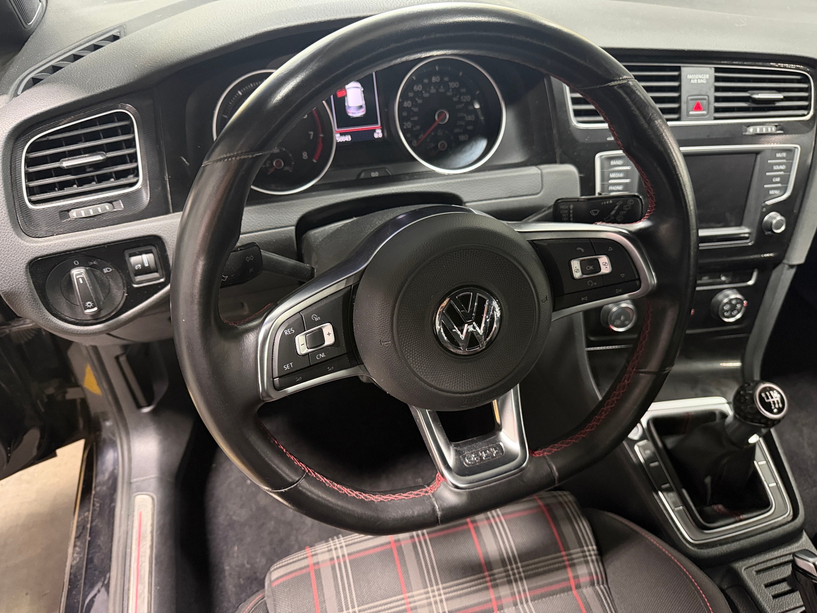 Thumbnail: 2017 Volkswagen Golf - 5