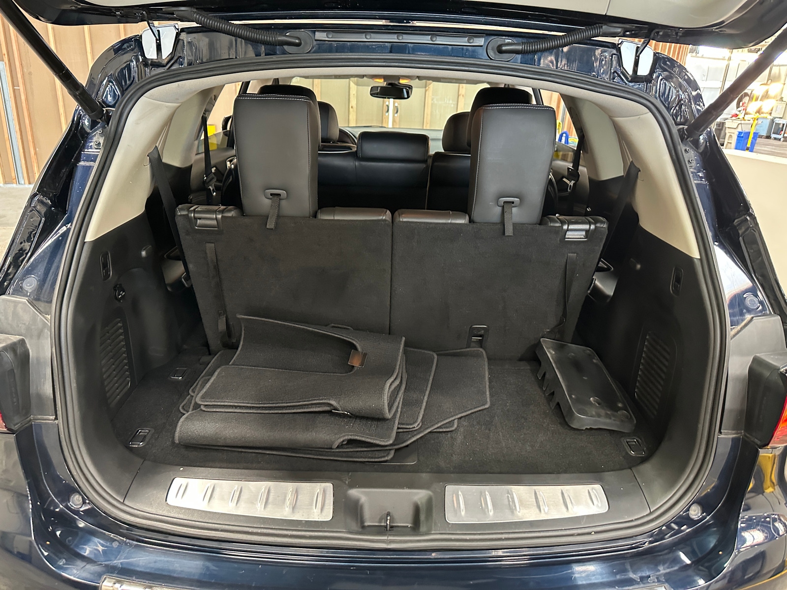 Thumbnail: 2019 INFINITI QX60 - 6