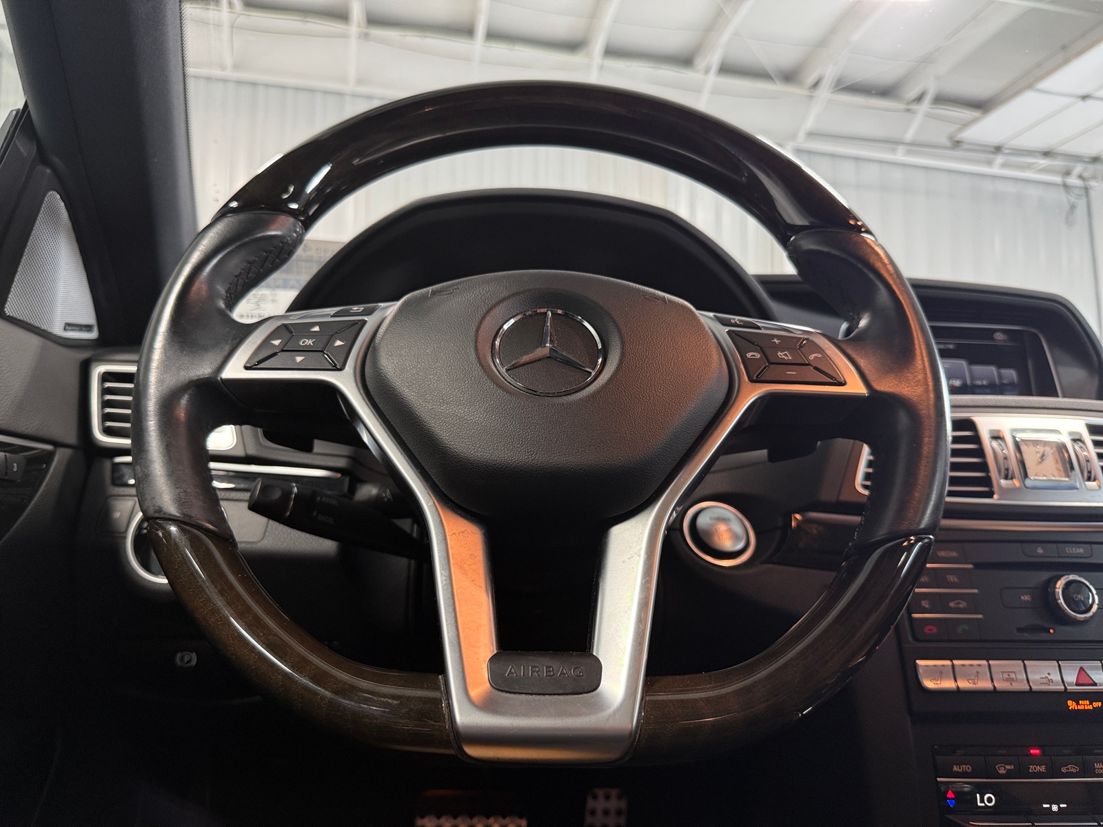 Thumbnail: 2017 Mercedes-Benz E-Class - 3