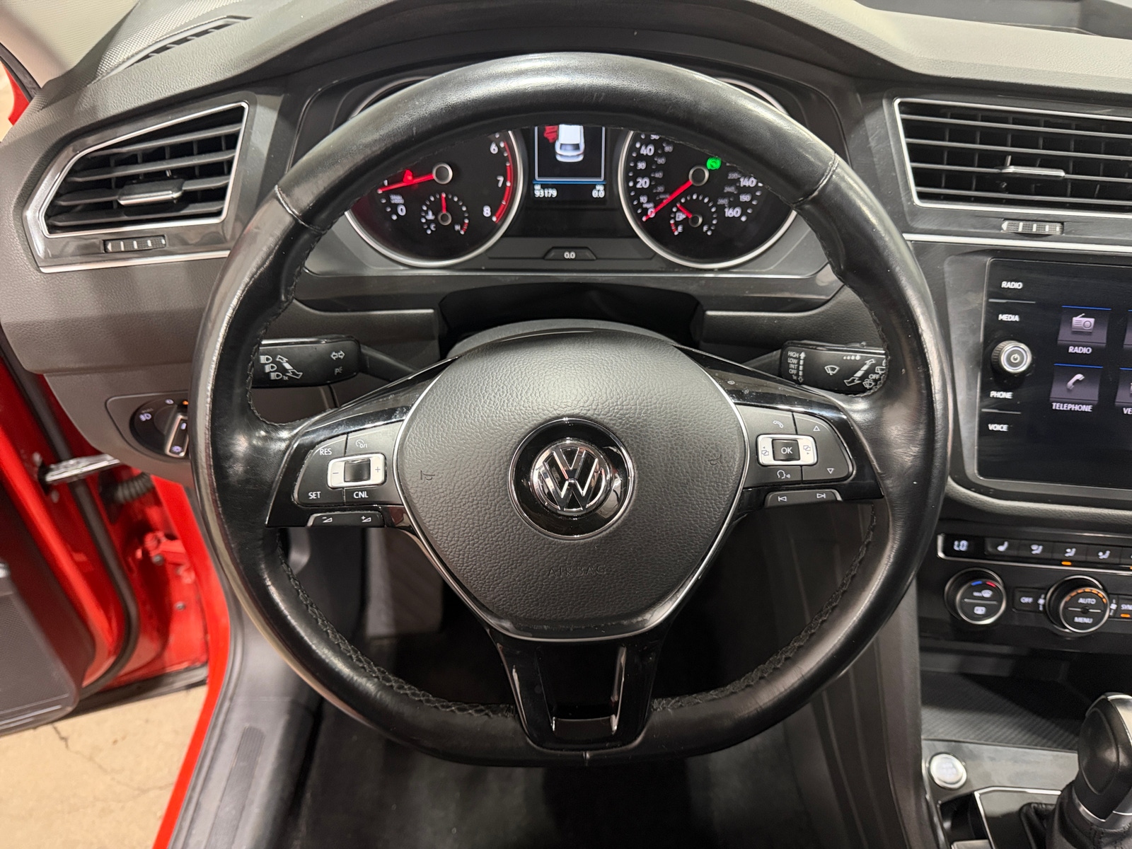 Thumbnail: 2018 Volkswagen Tiguan - 4
