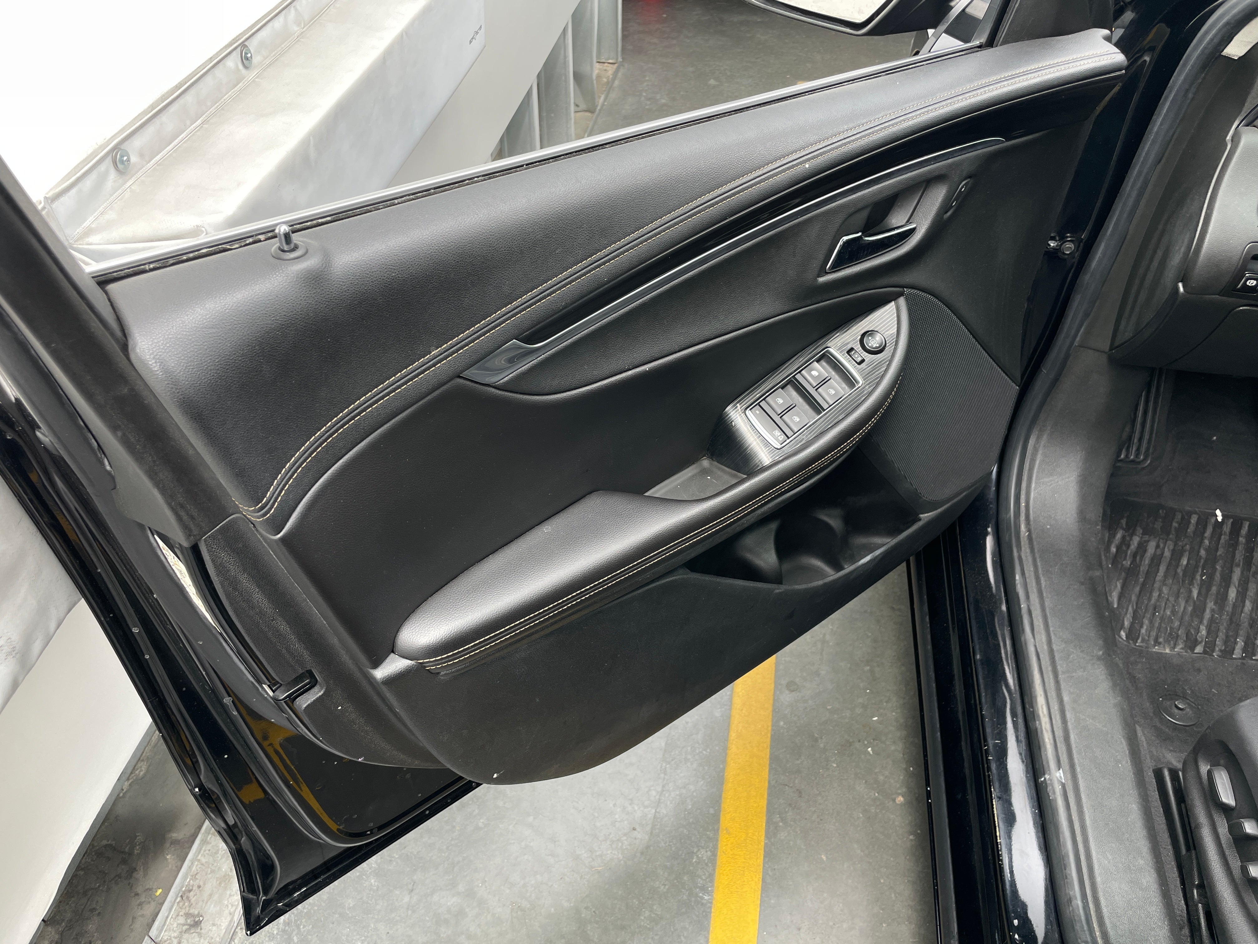 Used 2017 Chevrolet Impala 1LT with VIN 2G1105S32H9100524 for sale in Pewaukee, WI