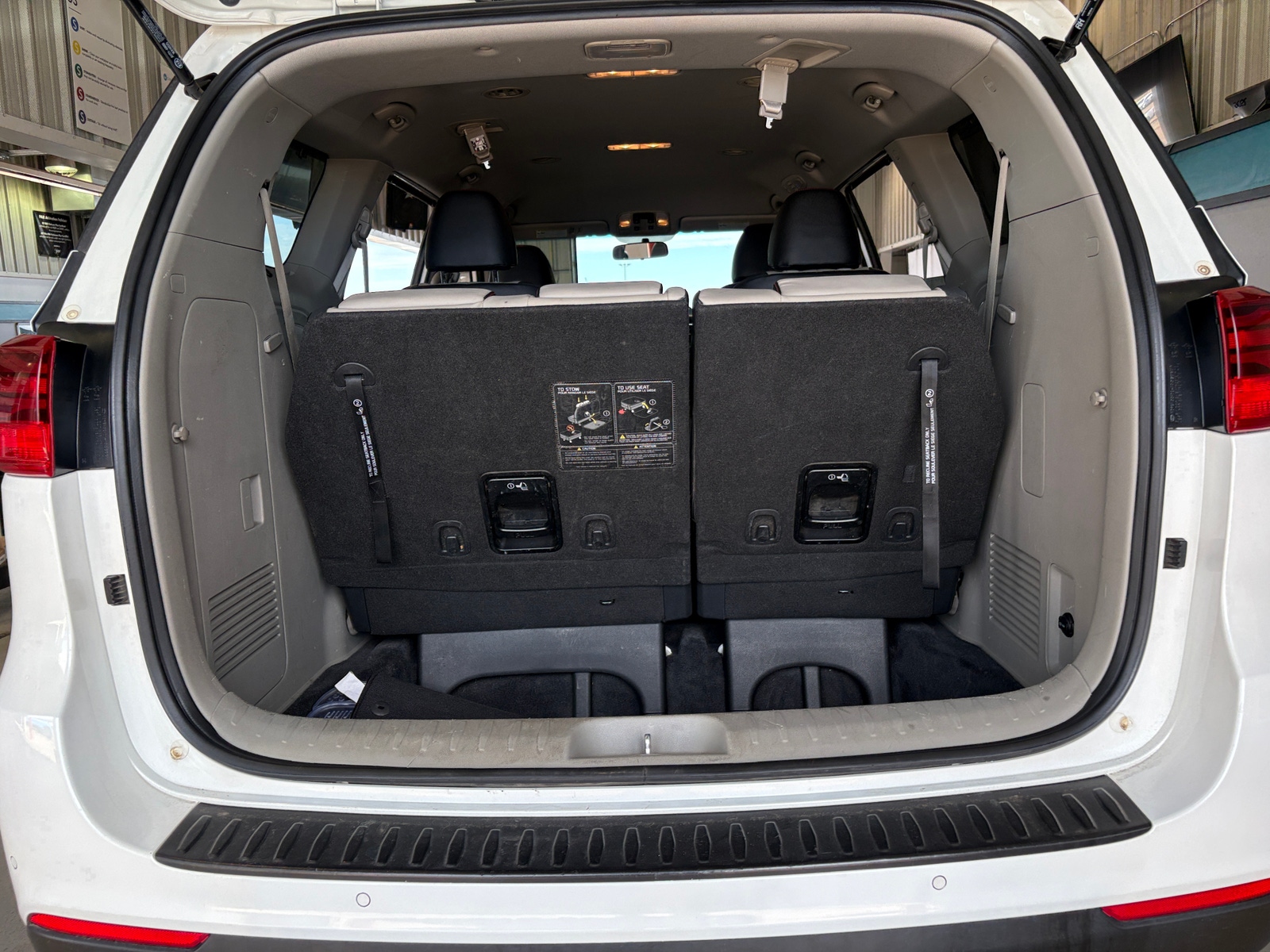 Thumbnail: 2019 Kia Sedona - 6