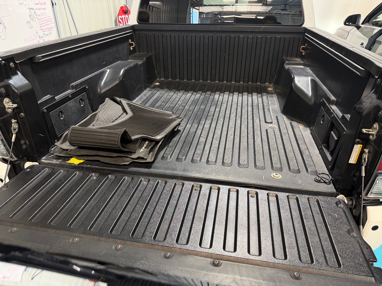 Thumbnail: 2017 Toyota Tacoma - 6