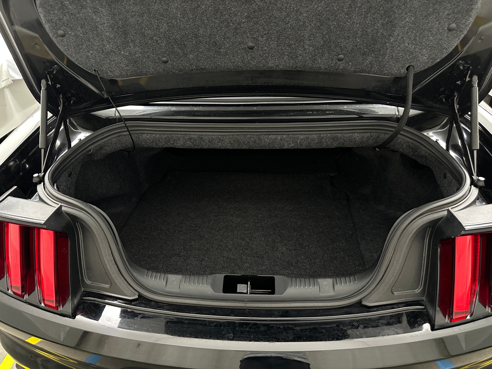 Thumbnail: 2017 Ford Mustang - 6
