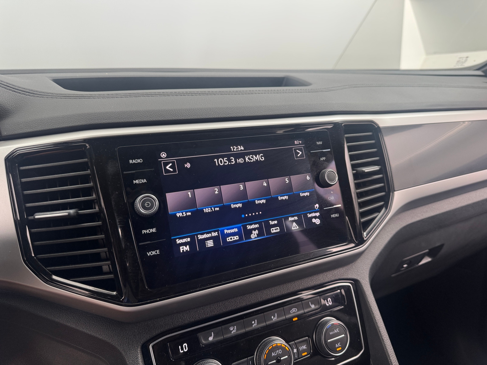 Thumbnail: 2023 Volkswagen Atlas - 3