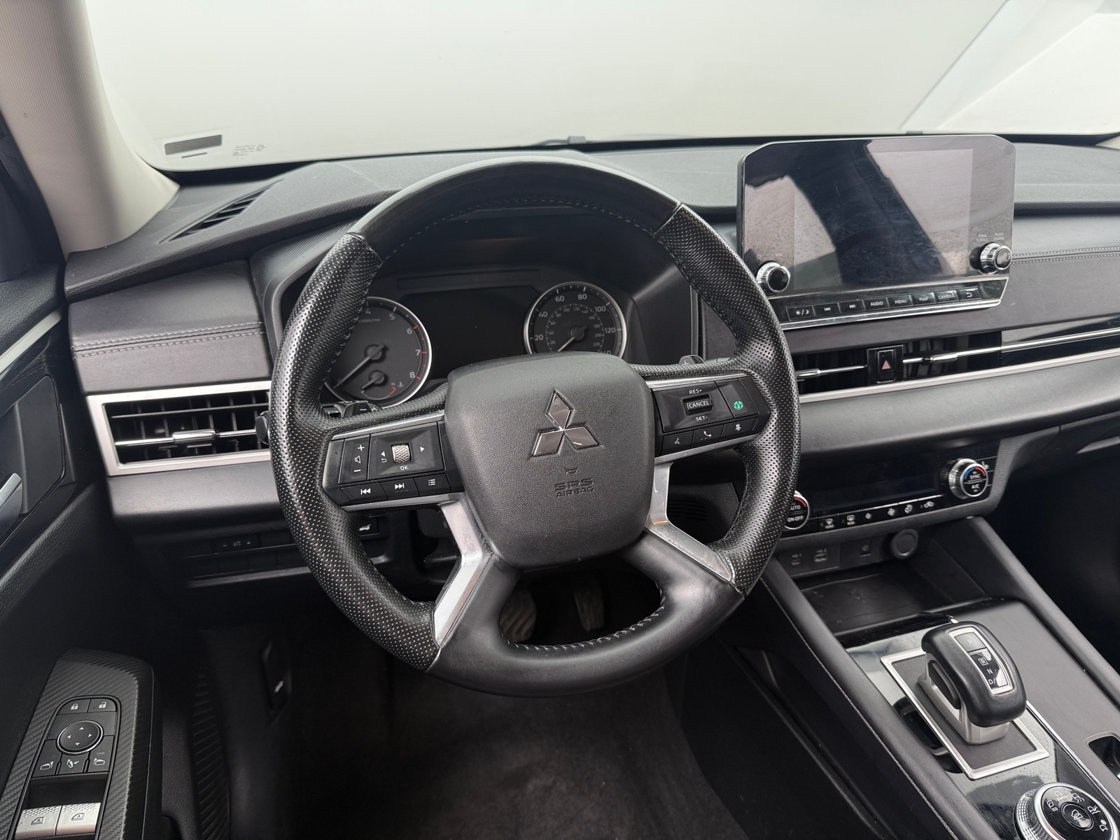 Thumbnail: 2024 Mitsubishi Outlander - 4