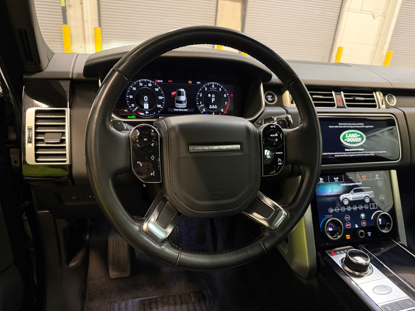 Thumbnail: 2020 Land Rover Range Rover - 4