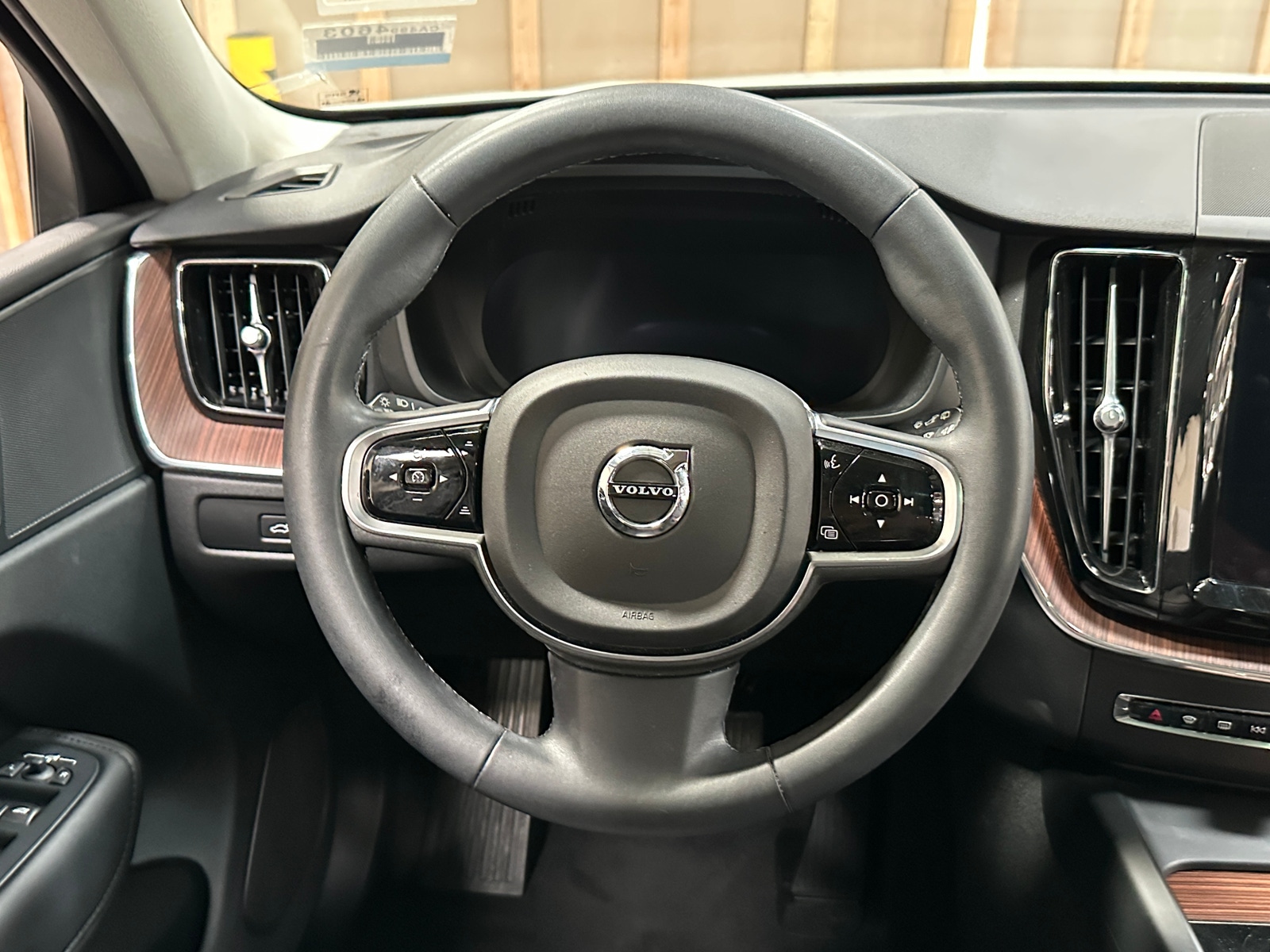 Thumbnail: 2024 Volvo XC60 - 4