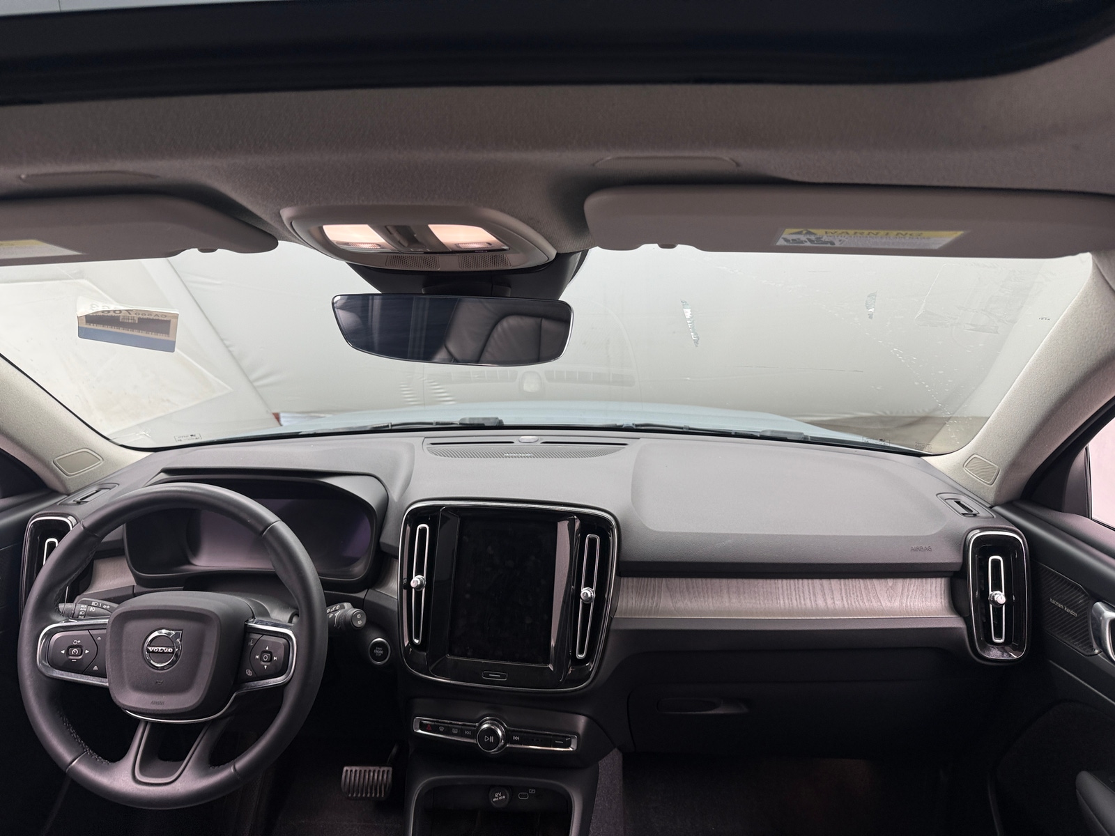 Thumbnail: 2023 Volvo XC40 - 3