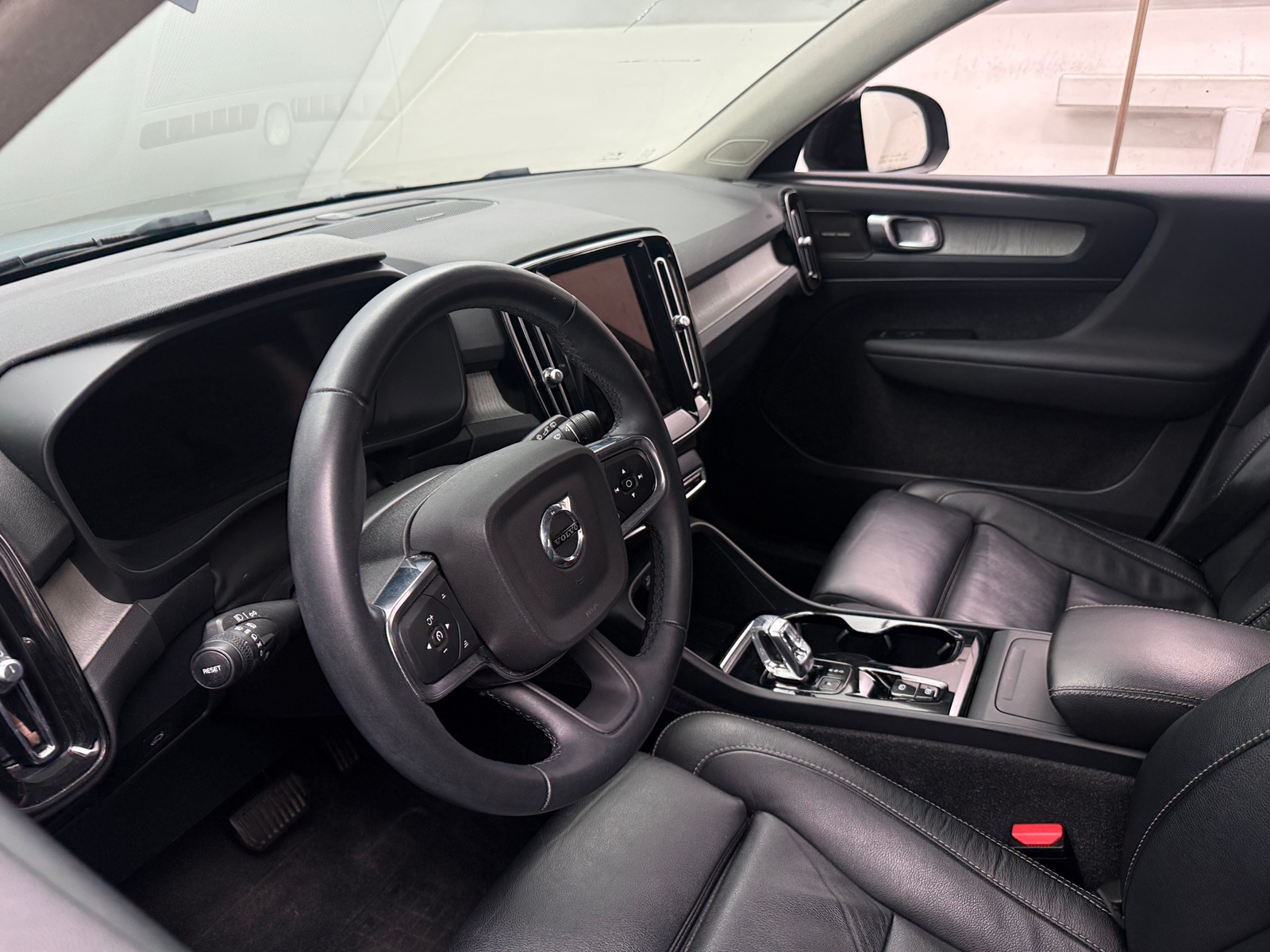 Thumbnail: 2023 Volvo XC40 - 5