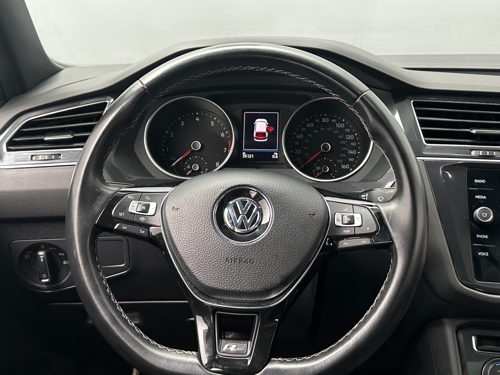 Thumbnail: 2020 Volkswagen Tiguan - 4