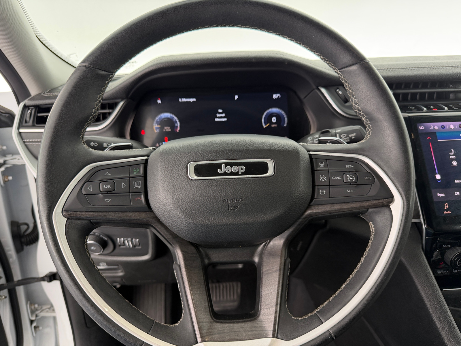 Thumbnail: 2023 Jeep Grand Cherokee L - 4