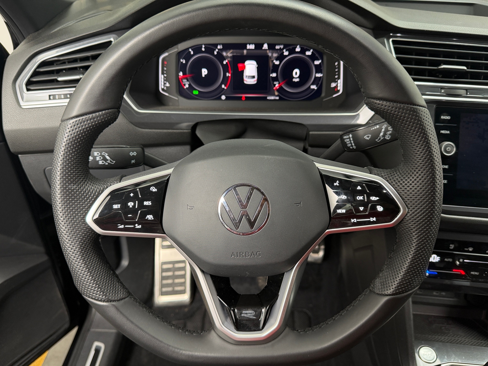 Thumbnail: 2022 Volkswagen Tiguan - 4