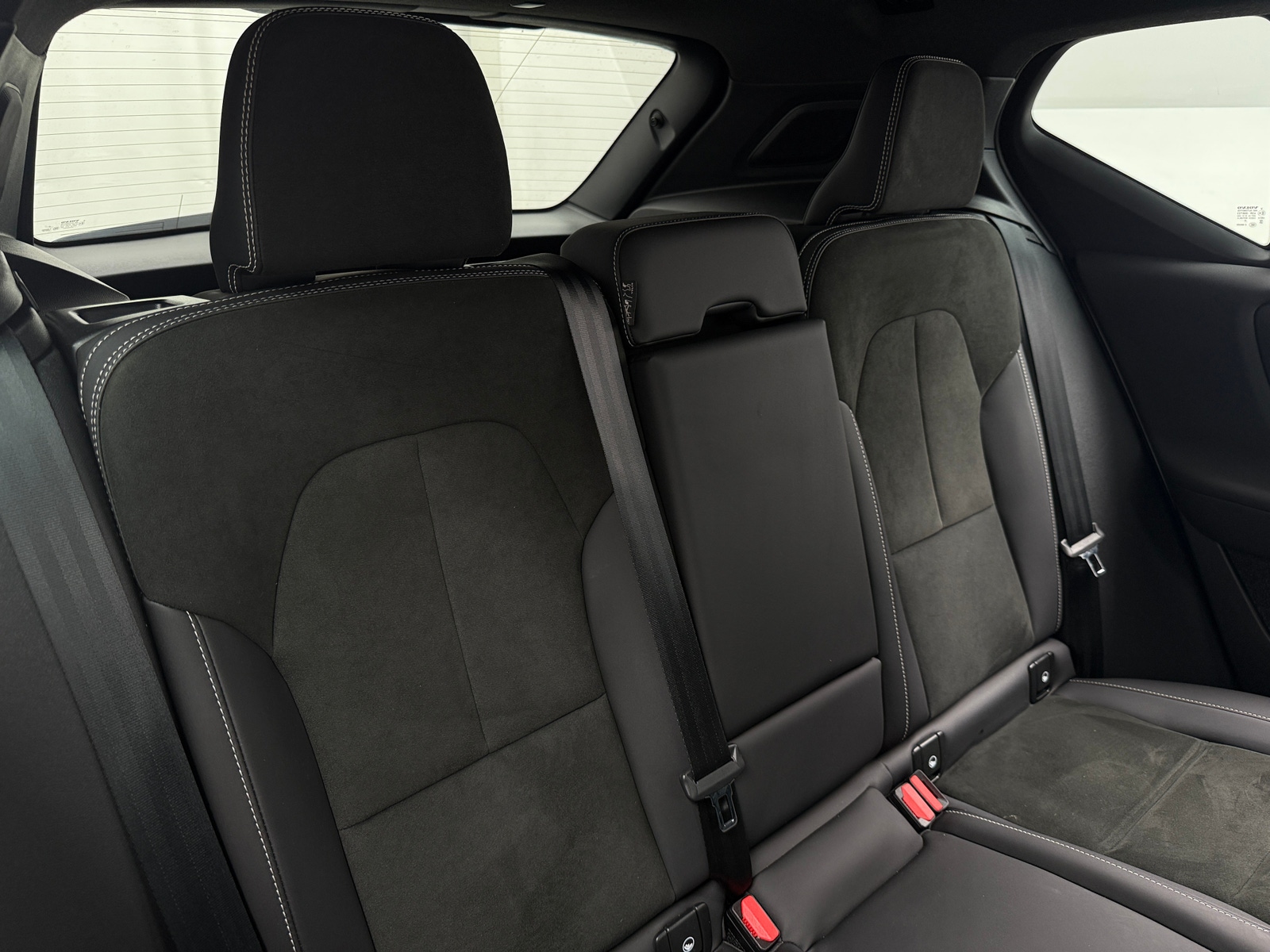 Thumbnail: 2023 Volvo XC40 - 5
