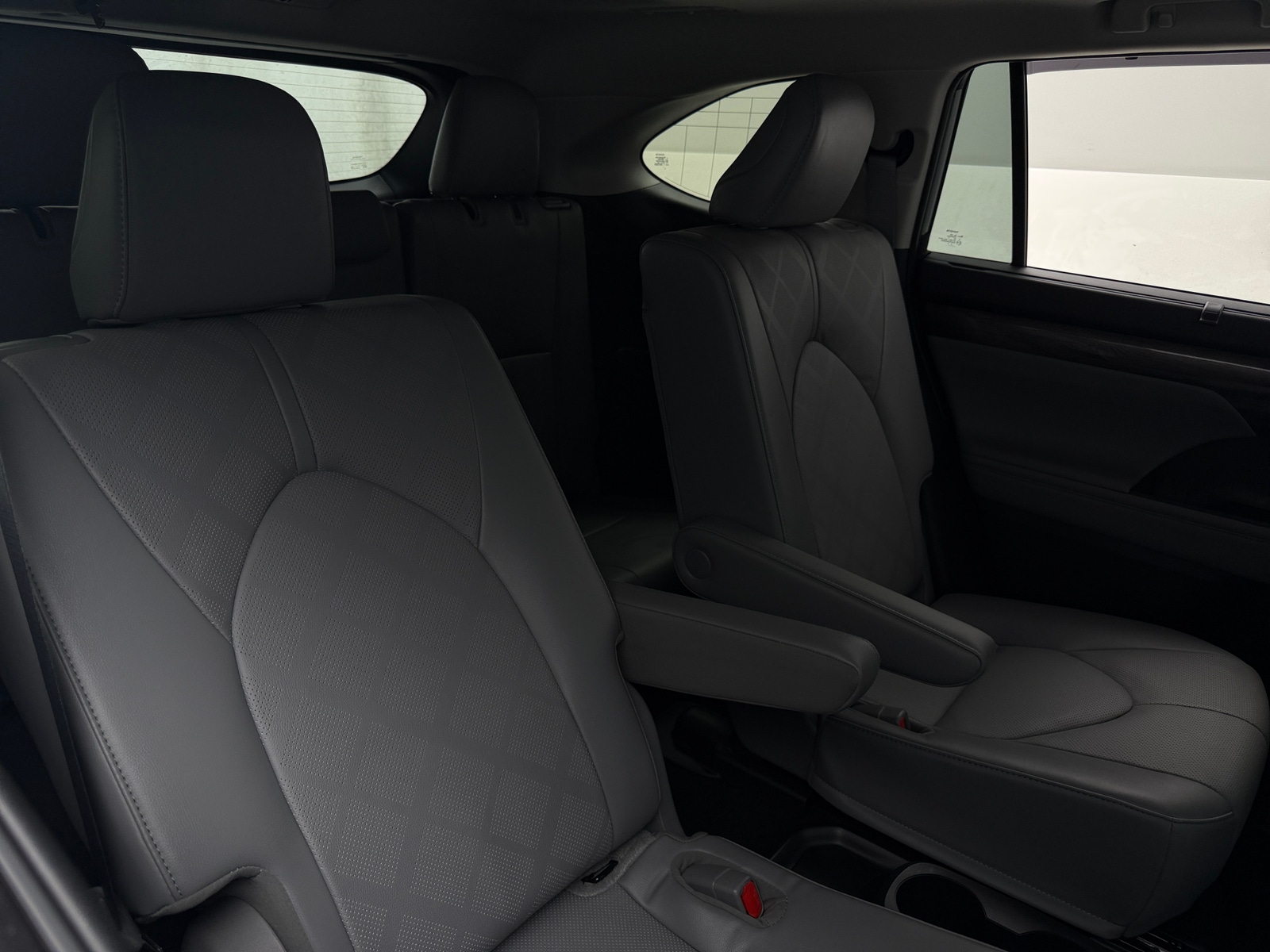 Thumbnail: 2022 Toyota Highlander - 5