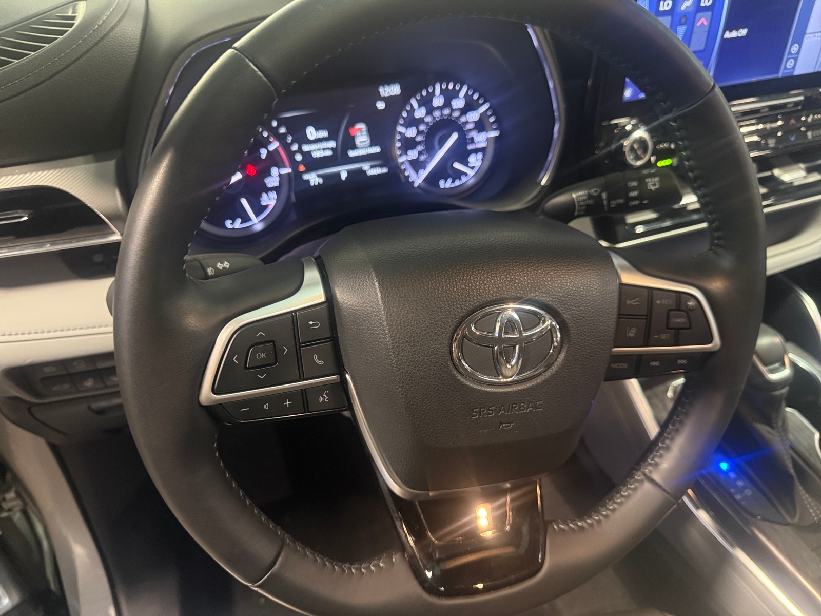 Thumbnail: 2022 Toyota Highlander - 4