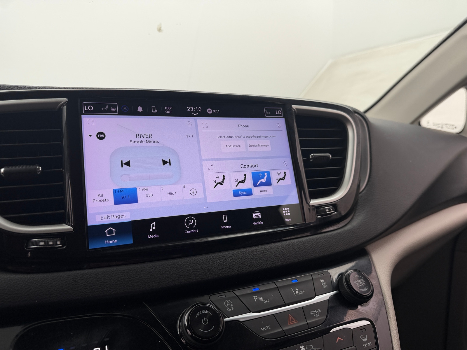 Thumbnail: 2024 Chrysler Pacifica - 3