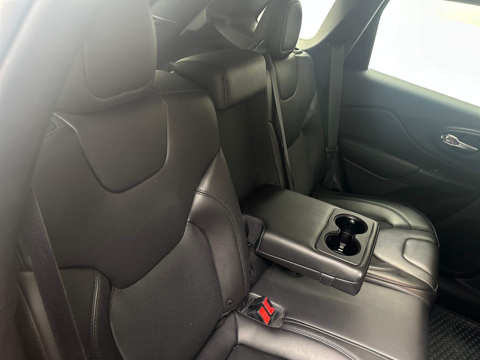 Thumbnail: 2019 Jeep Cherokee - 6