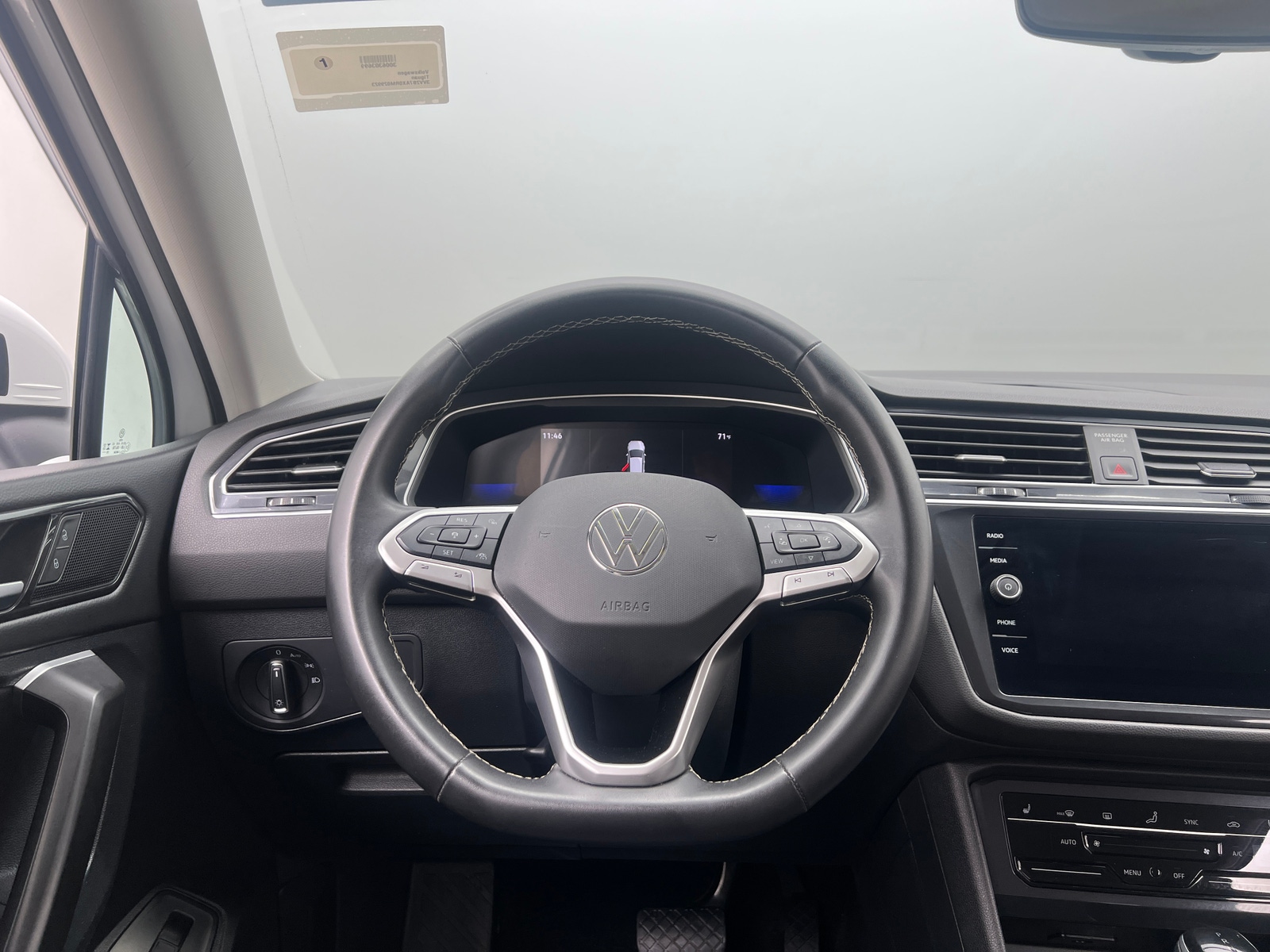 Thumbnail: 2024 Volkswagen Tiguan - 4
