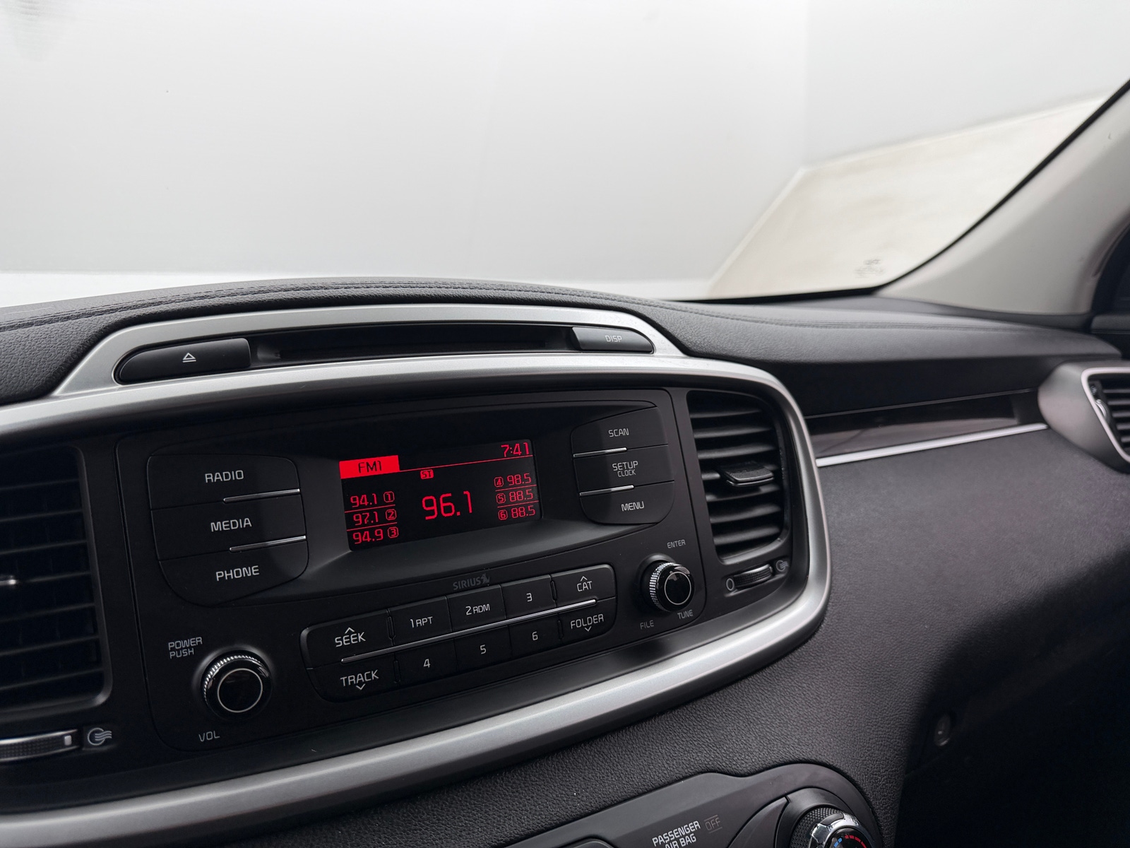 Thumbnail: 2016 Kia Sorento - 4
