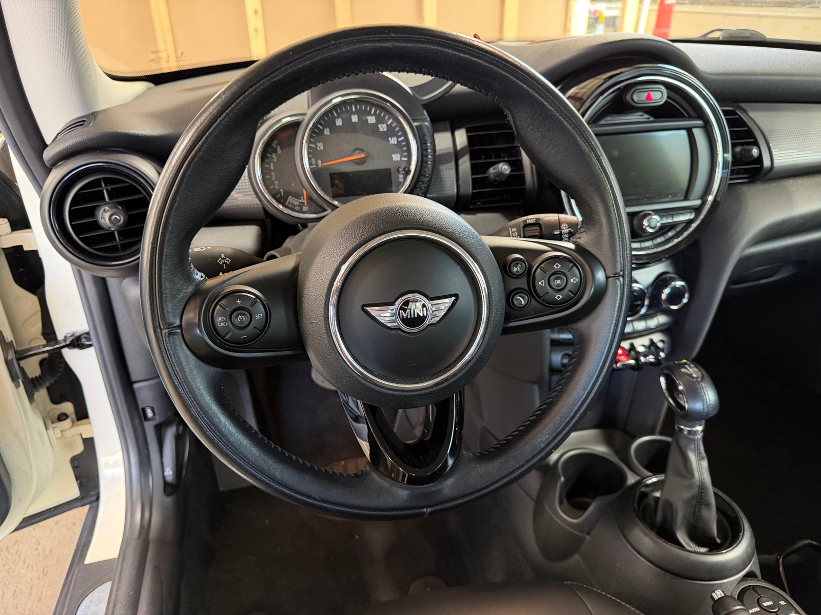 Thumbnail: 2017 MINI Cooper Hardtop - 4