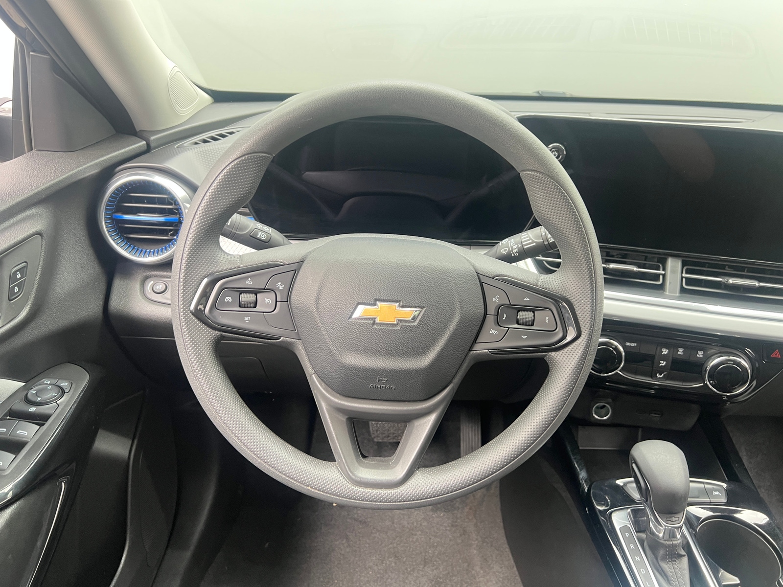 Thumbnail: 2025 Chevrolet Trax - 4