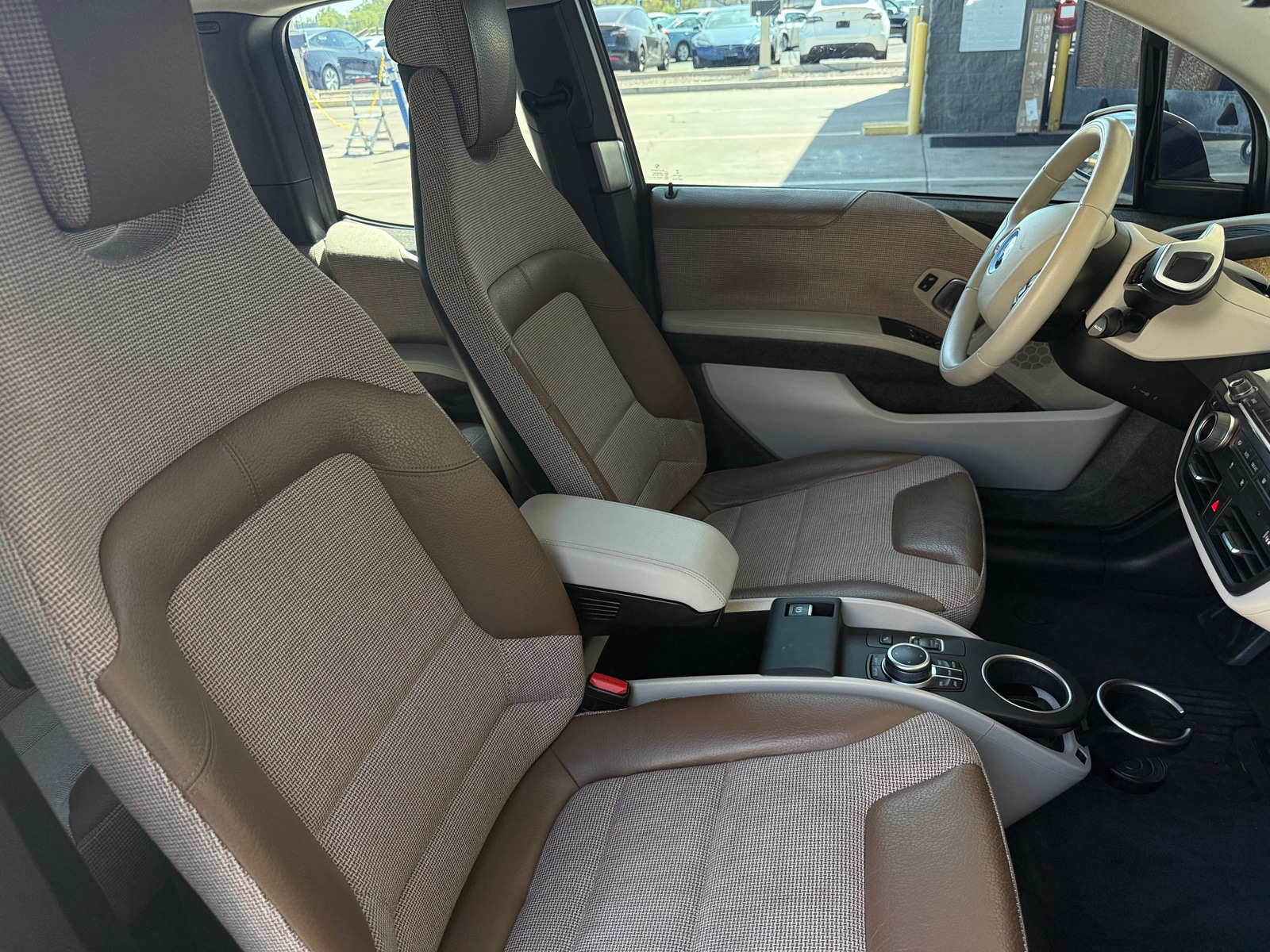 Thumbnail: 2021 BMW i3 - 2