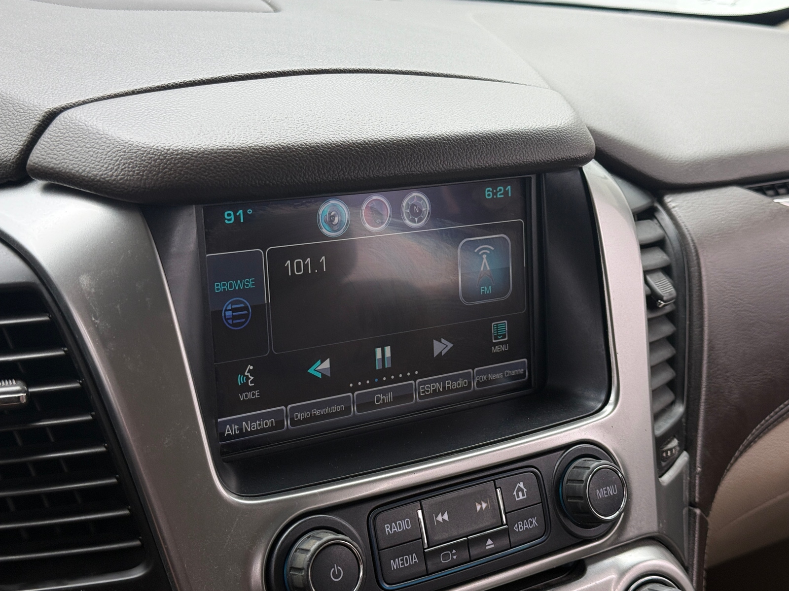 Thumbnail: 2015 Chevrolet Suburban - 3