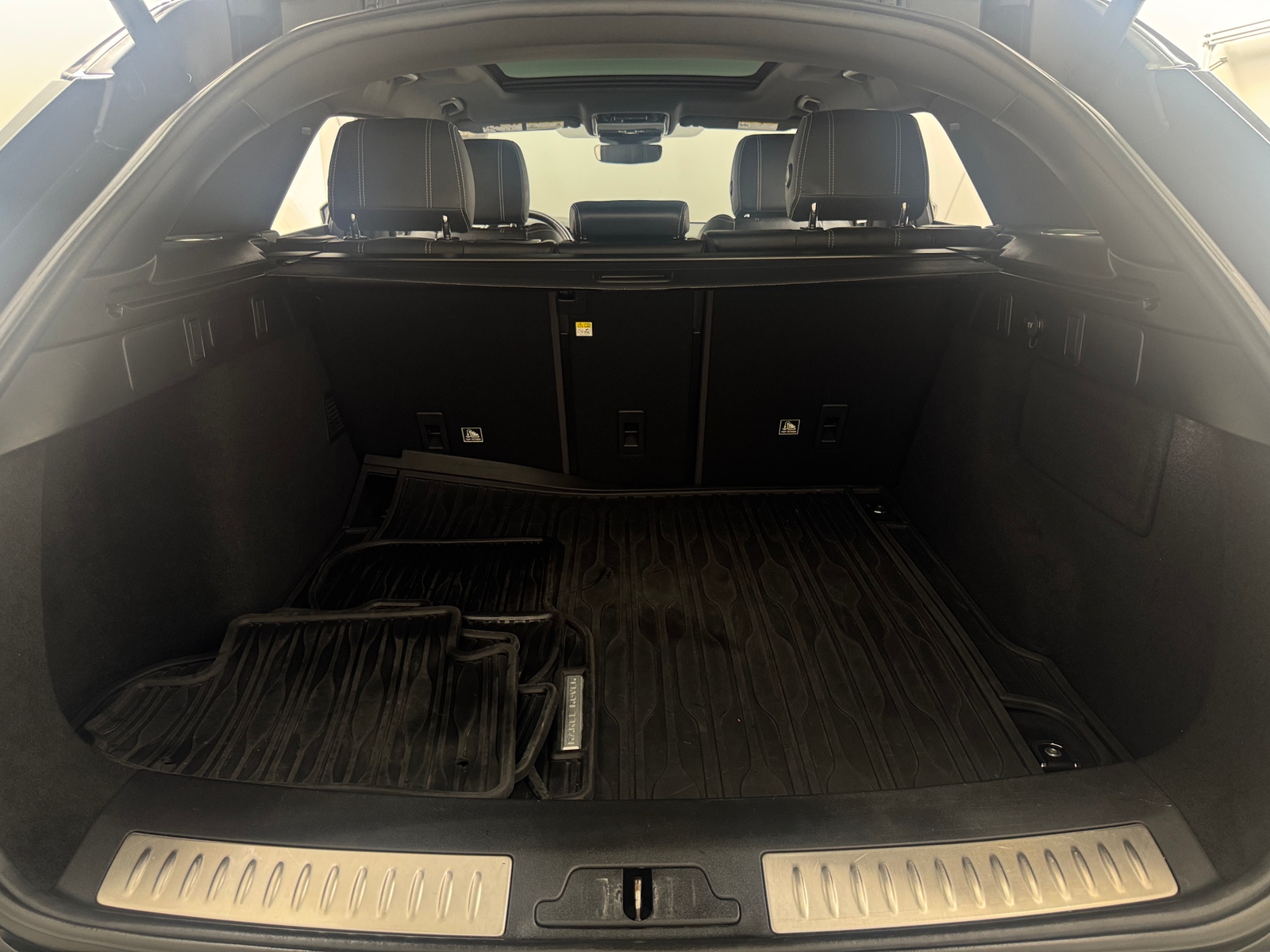 Thumbnail: 2018 Land Rover Range Rover Velar - 6