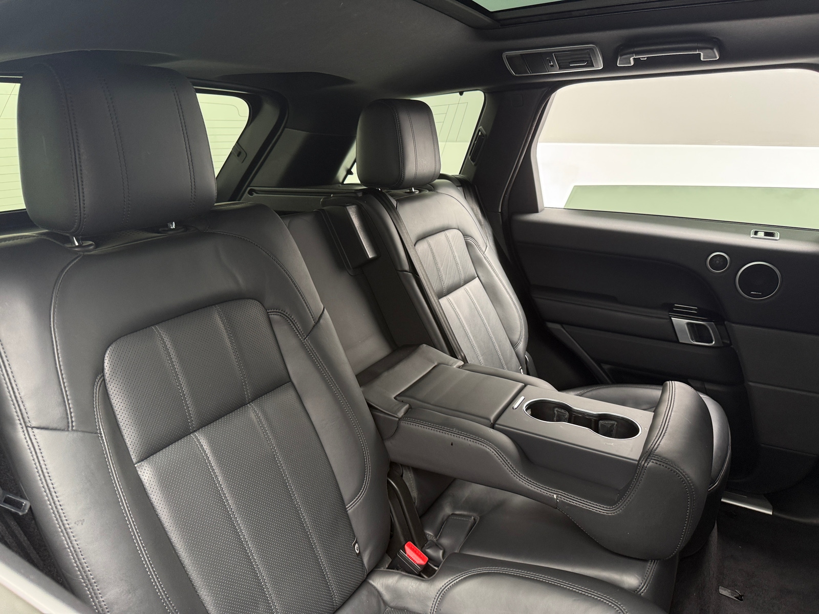 Thumbnail: 2022 Land Rover Range Rover Sport - 6
