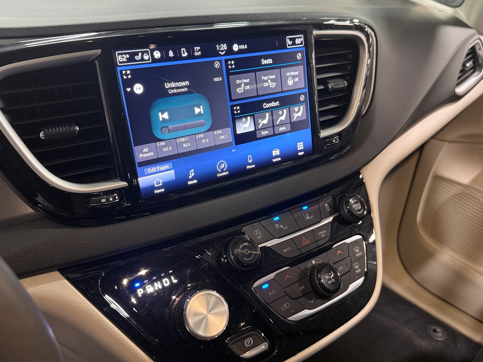 Thumbnail: 2024 Chrysler Pacifica - 3