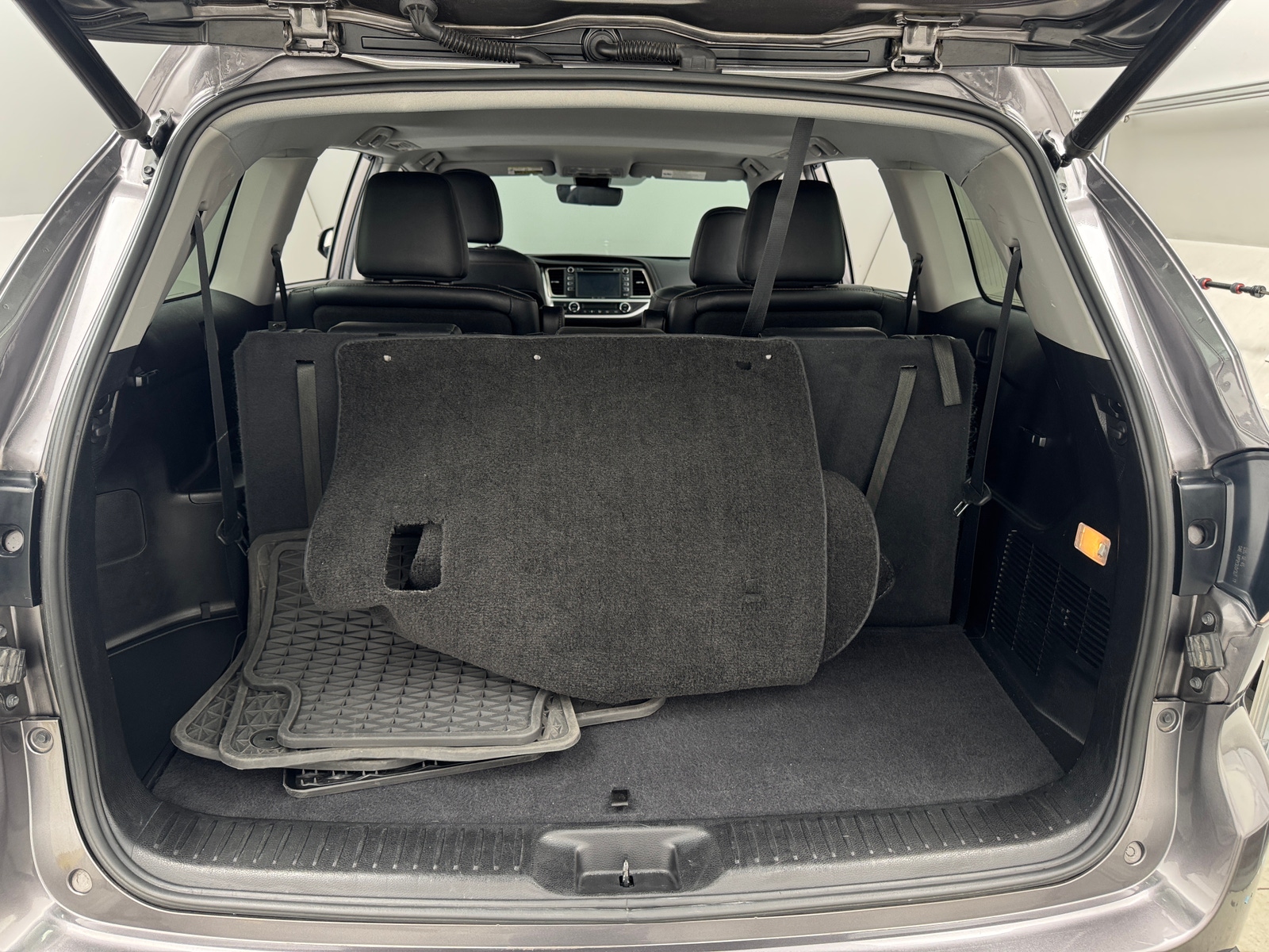 Thumbnail: 2019 Toyota Highlander - 6