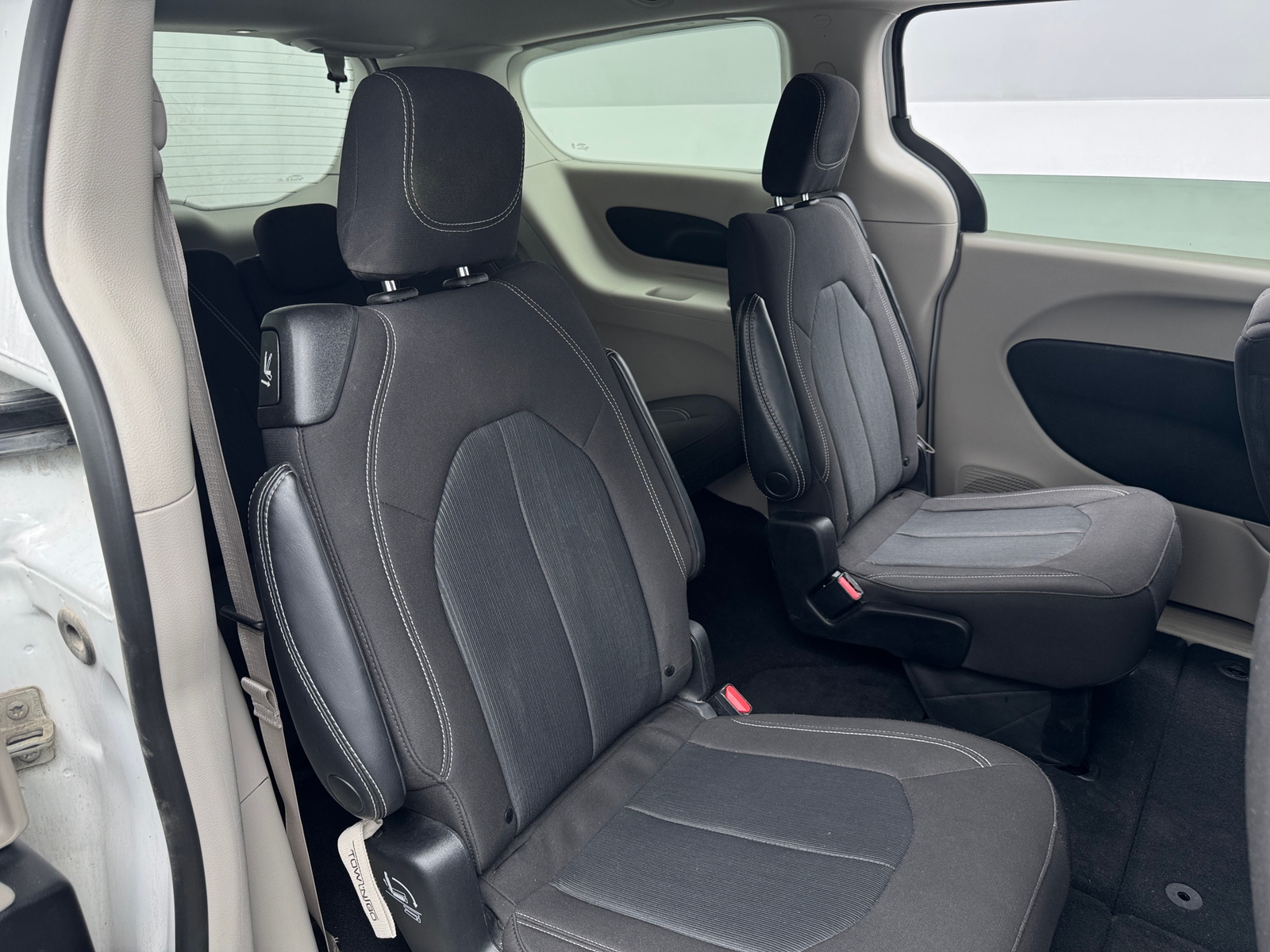 Thumbnail: 2023 Chrysler Voyager - 6