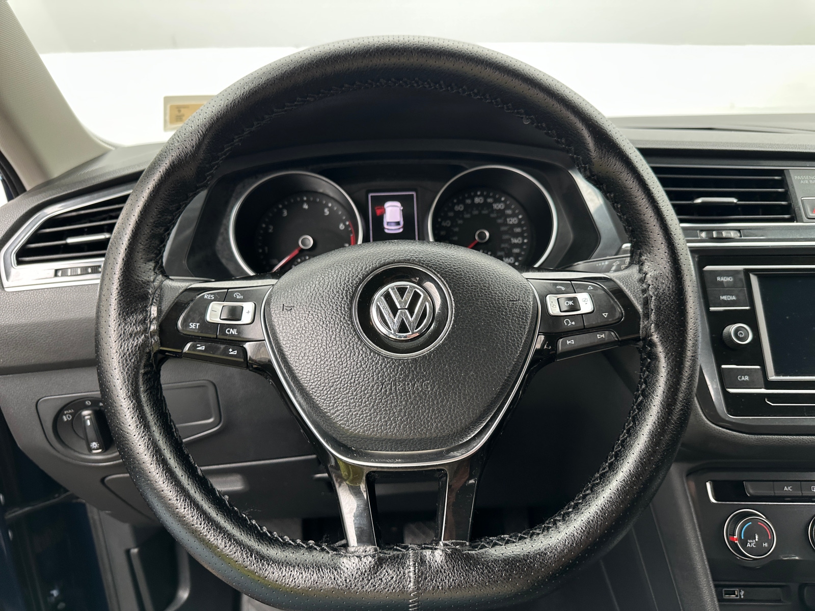 Thumbnail: 2018 Volkswagen Tiguan - 5