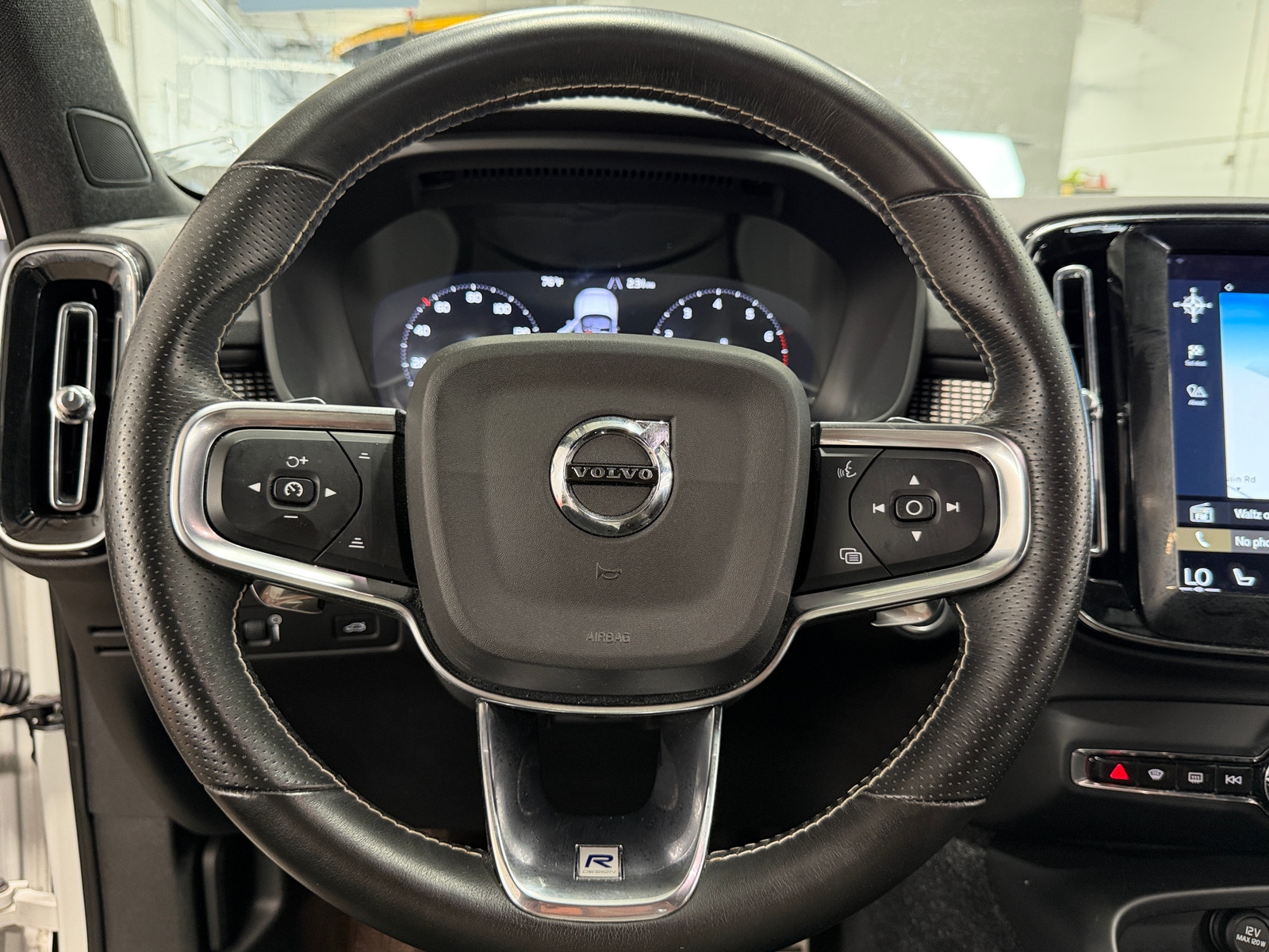 Thumbnail: 2020 Volvo XC40 - 4