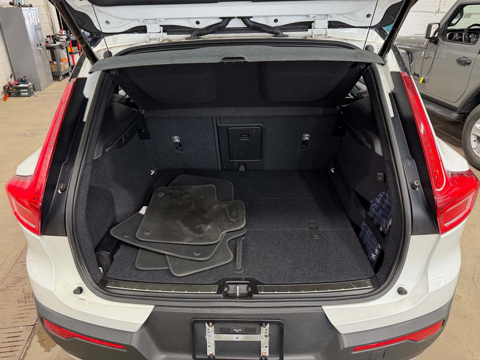 Thumbnail: 2020 Volvo XC40 - 6