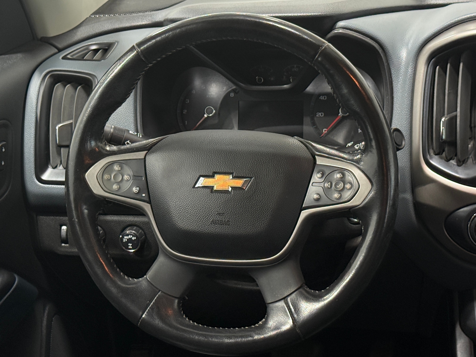 Thumbnail: 2022 Chevrolet Colorado - 4