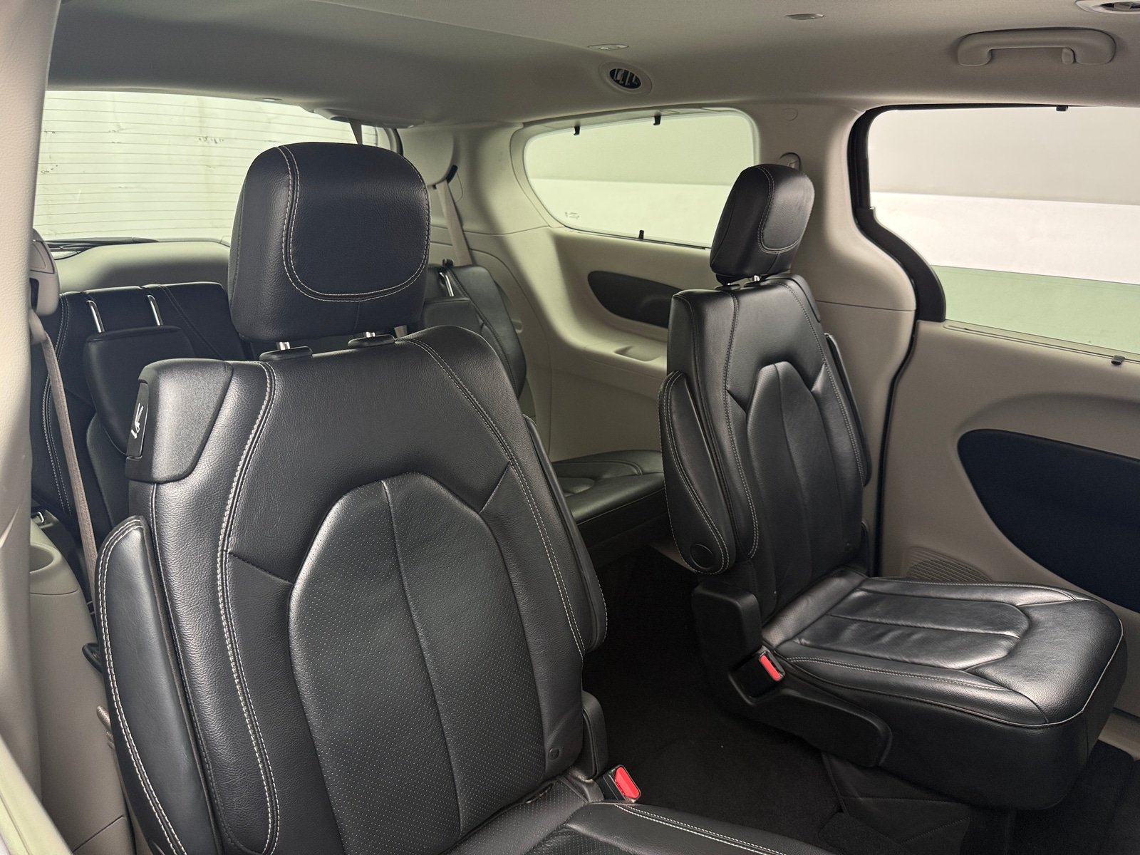 Thumbnail: 2022 Chrysler Pacifica - 5