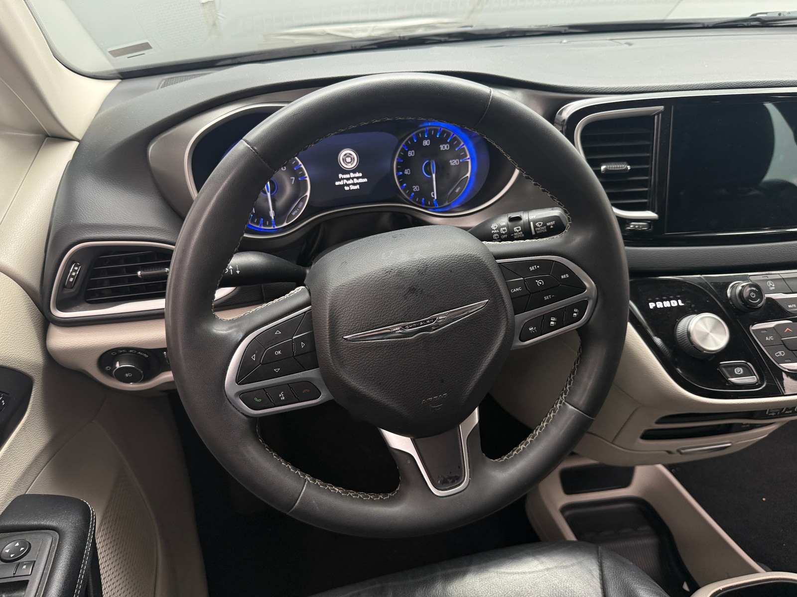 Thumbnail: 2022 Chrysler Pacifica - 4